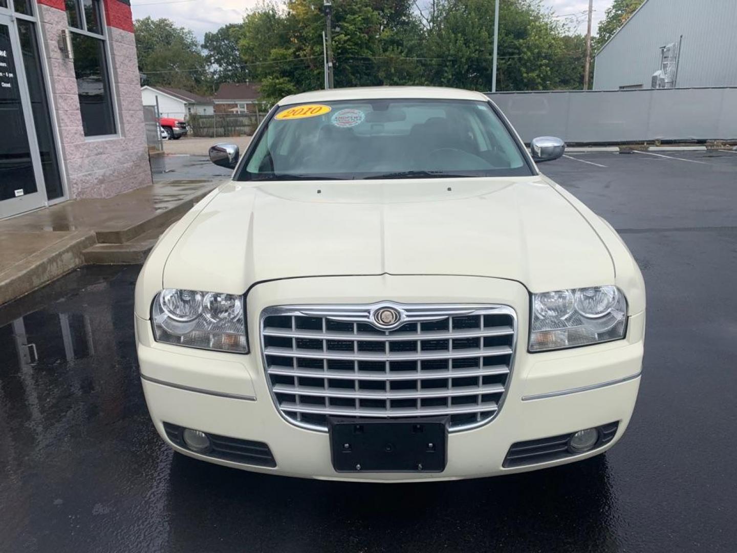 2010 WHITE CHRYSLER 300 TOURING (2C3CA5CV0AH) with an 3.5L engine, Automatic transmission, located at 3100 Covert Avenue, Evansville, IN, 47714, (812) 473-4492, 37.955418, -87.512238 - Photo#2