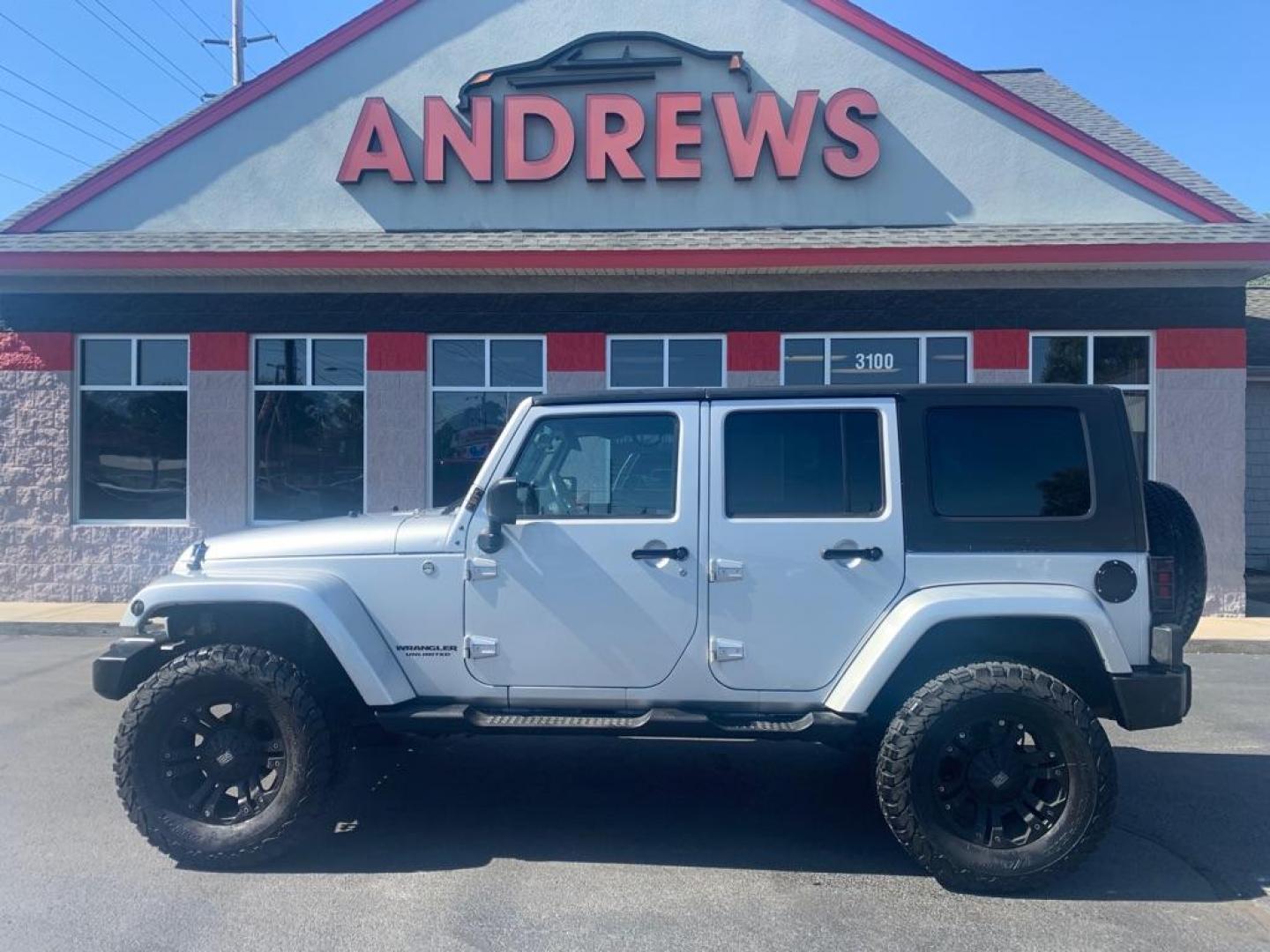 2009 SILVER JEEP WRANGLER UNLIMI SAHARA (1J8GA59159L) with an 3.8L engine, Automatic transmission, located at 3100 Covert Avenue, Evansville, IN, 47714, (812) 473-4492, 37.955418, -87.512238 - Photo#0