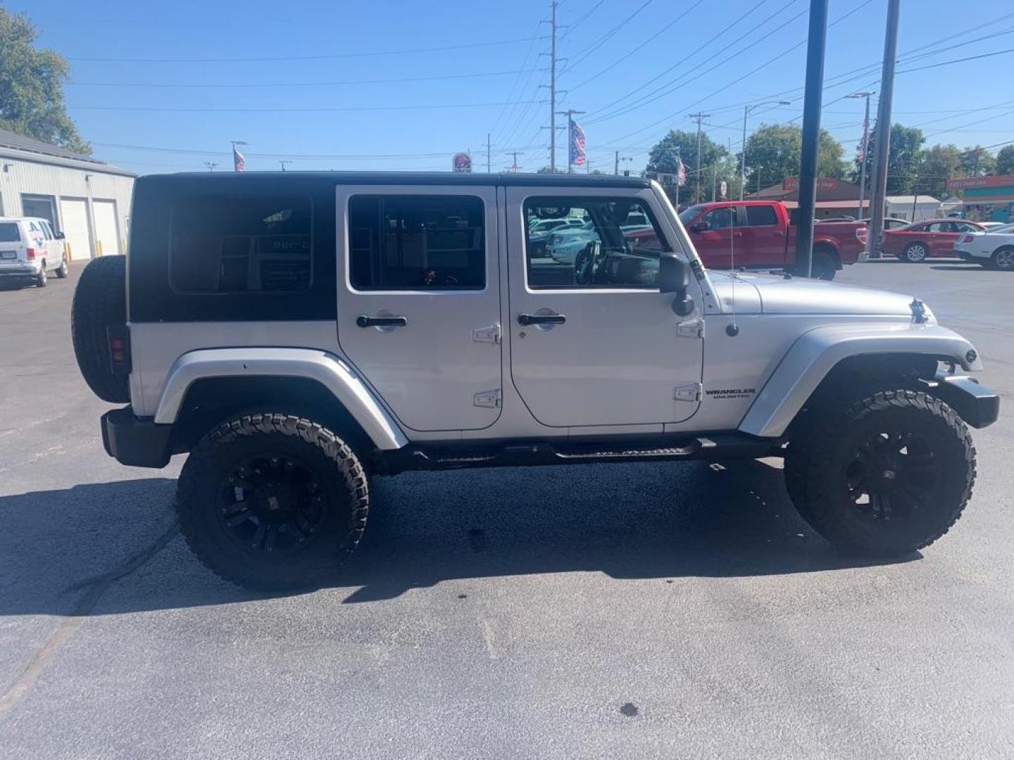 2009 SILVER JEEP WRANGLER UNLIMI SAHARA (1J8GA59159L) with an 3.8L engine, Automatic transmission, located at 3100 Covert Avenue, Evansville, IN, 47714, (812) 473-4492, 37.955418, -87.512238 - Photo#1