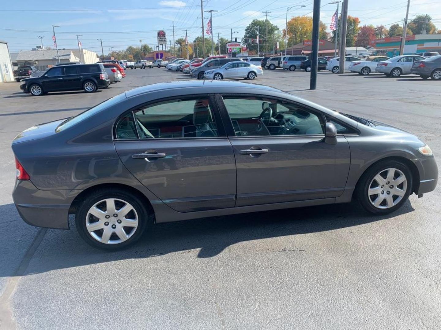 2011 GRAY HONDA CIVIC LX (19XFA1F58BE) with an 1.8L engine, Automatic transmission, located at 3100 Covert Avenue, Evansville, IN, 47714, (812) 473-4492, 37.955418, -87.512238 - Photo#1