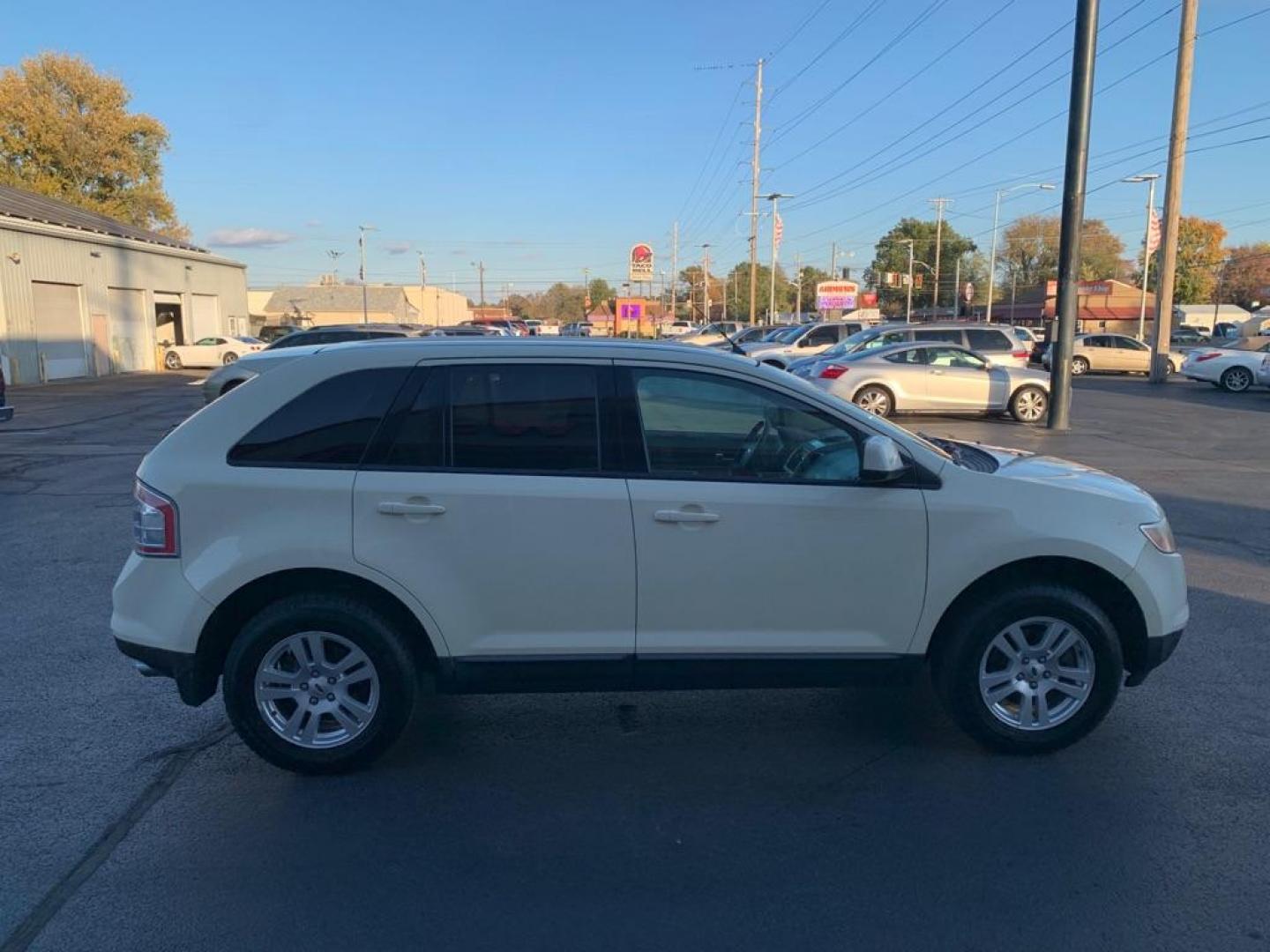 2008 WHITE FORD EDGE SEL (2FMDK48C68B) with an 3.5L engine, Automatic transmission, located at 3100 Covert Avenue, Evansville, IN, 47714, (812) 473-4492, 37.955418, -87.512238 - Photo#2