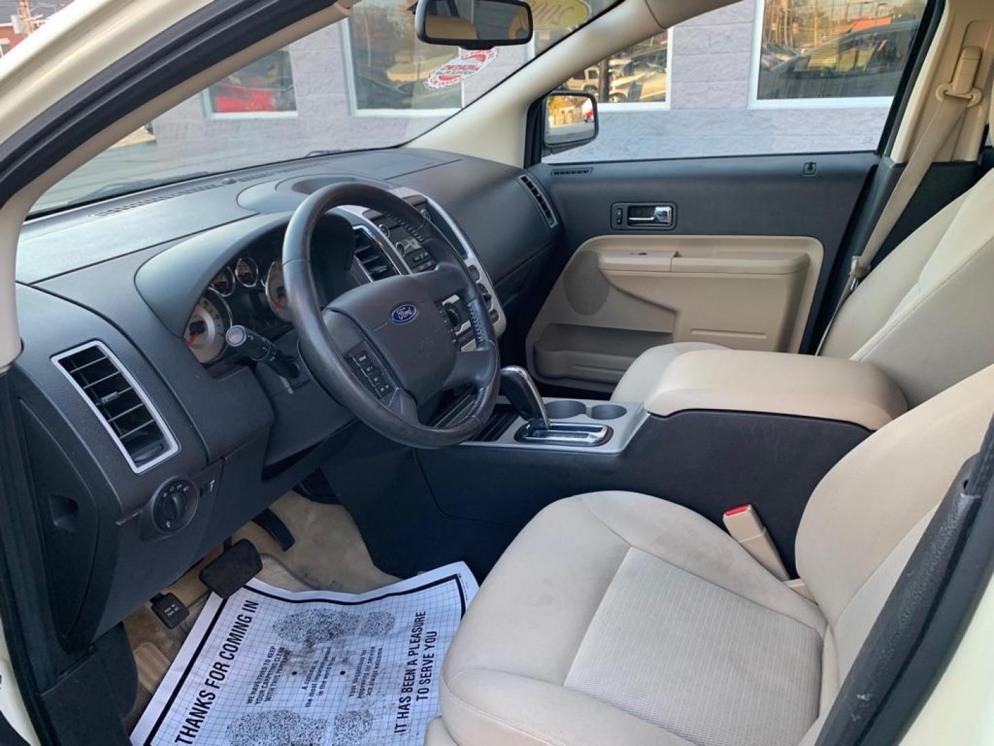 2008 WHITE FORD EDGE SEL (2FMDK48C68B) with an 3.5L engine, Automatic transmission, located at 3100 Covert Avenue, Evansville, IN, 47714, (812) 473-4492, 37.955418, -87.512238 - Photo#4