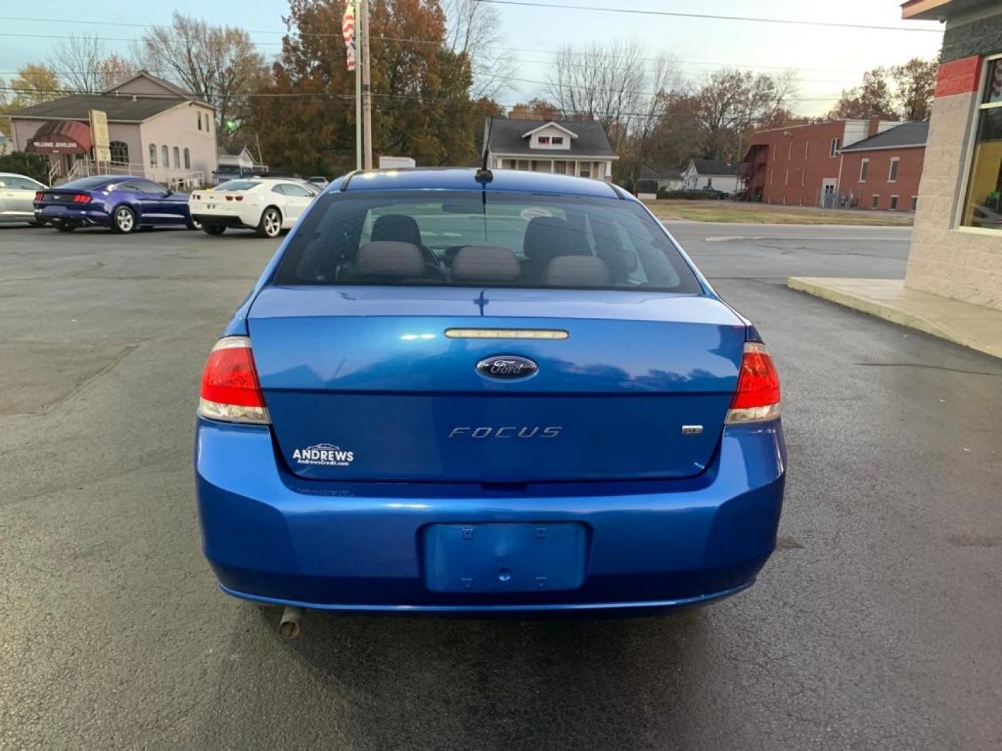 2011 BLUE FORD FOCUS SE (1FAHP3FN8BW) with an 2.0L engine, Automatic transmission, located at 3100 Covert Avenue, Evansville, IN, 47714, (812) 473-4492, 37.955418, -87.512238 - Photo#3