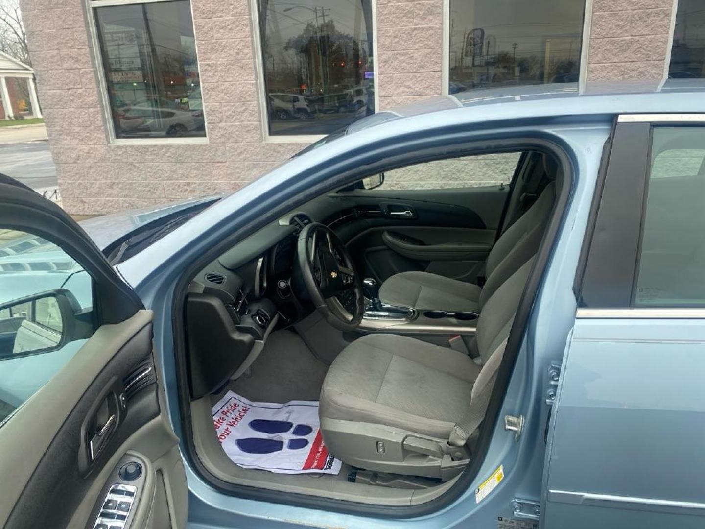 2013 BLUE CHEVROLET MALIBU LS (1G11B5SA2DU) with an 2.5L engine, Automatic transmission, located at 3100 Covert Avenue, Evansville, IN, 47714, (812) 473-4492, 37.955418, -87.512238 - Photo#4