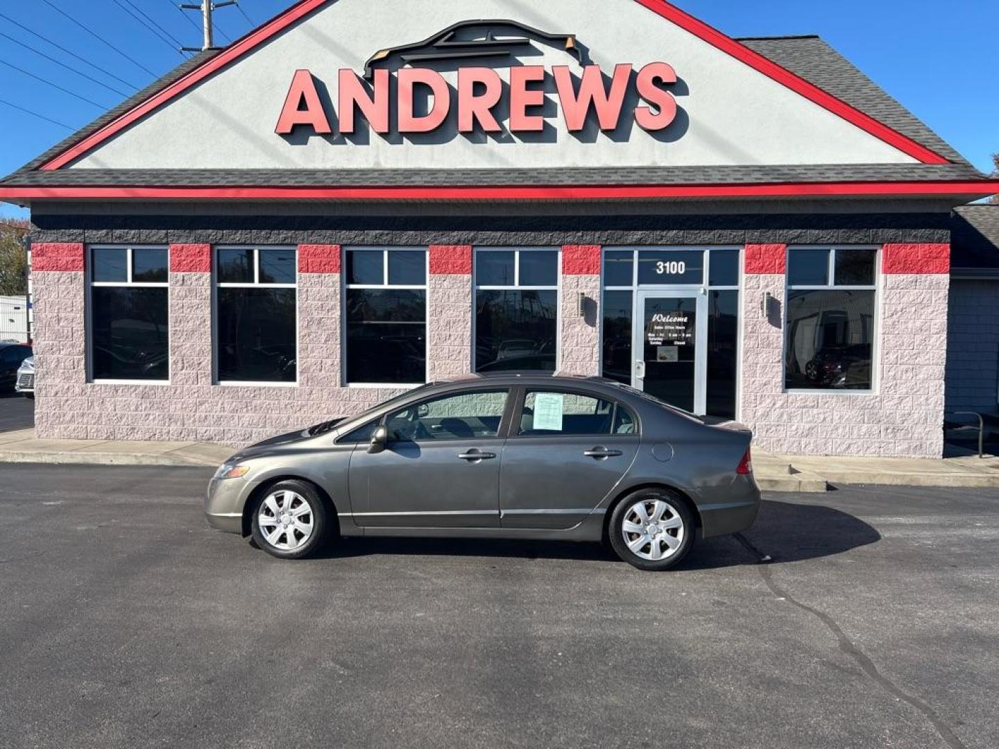 2008 GRAY HONDA CIVIC LX (1HGFA16568L) with an 1.8L engine, Automatic transmission, located at 3100 Covert Avenue, Evansville, IN, 47714, (812) 473-4492, 37.955418, -87.512238 - Photo#0