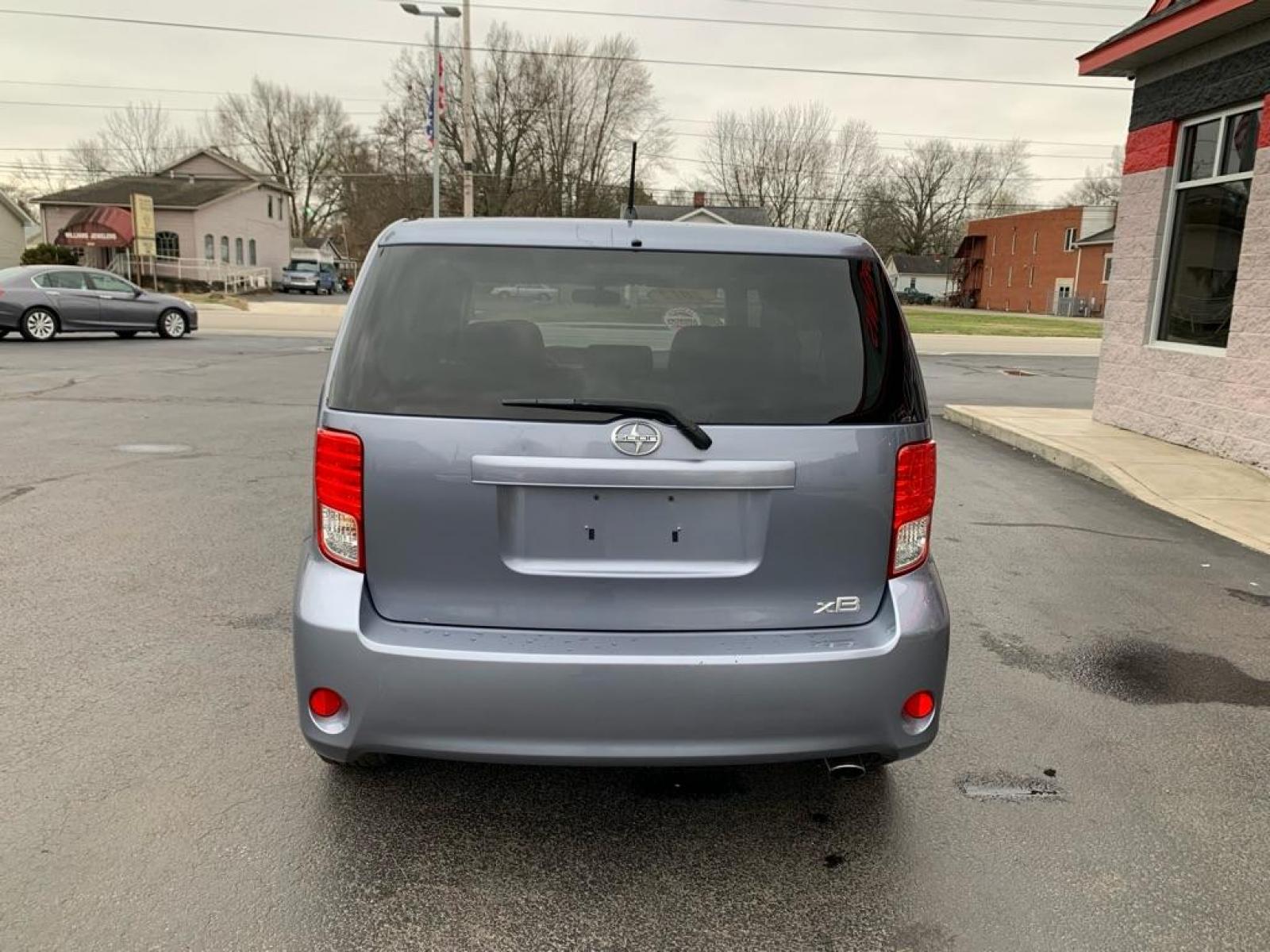 2012 GRAY SCION XB (JTLZE4FE2CJ) with an 2.4L engine, Automatic transmission, located at 3100 Covert Avenue, Evansville, IN, 47714, (812) 473-4492, 37.955418, -87.512238 - Photo #2