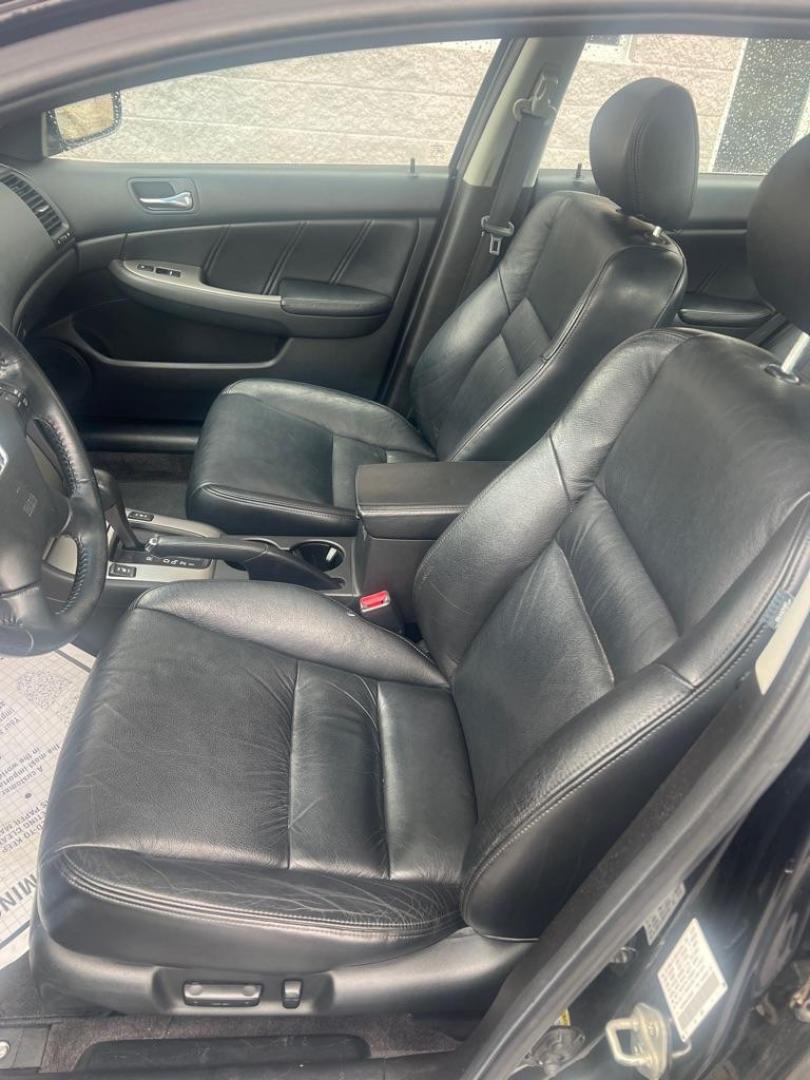 2007 BLACK HONDA ACCORD EX (1HGCM56847A) with an 2.4L engine, Automatic transmission, located at 3100 Covert Avenue, Evansville, IN, 47714, (812) 473-4492, 37.955418, -87.512238 - Photo#5