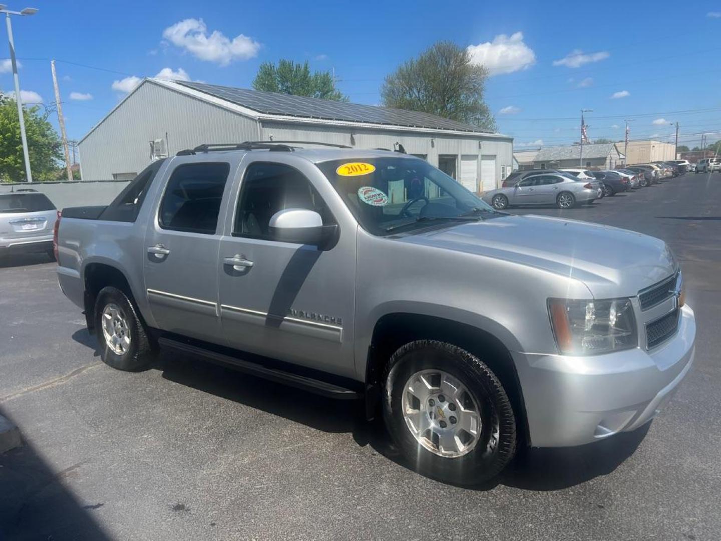 2012 SILVER CHEVROLET AVALANCHE LS (3GNMCEE0XCG) with an 5.3L engine, Automatic transmission, located at 3100 Covert Avenue, Evansville, IN, 47714, (812) 473-4492, 37.955418, -87.512238 - Photo#2