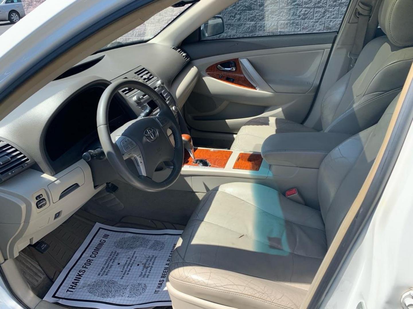 2010 WHITE TOYOTA CAMRY XLE (4T1BK3EK4AU) with an 3.5L engine, Automatic transmission, located at 3100 Covert Avenue, Evansville, IN, 47714, (812) 473-4492, 37.955418, -87.512238 - Photo#4