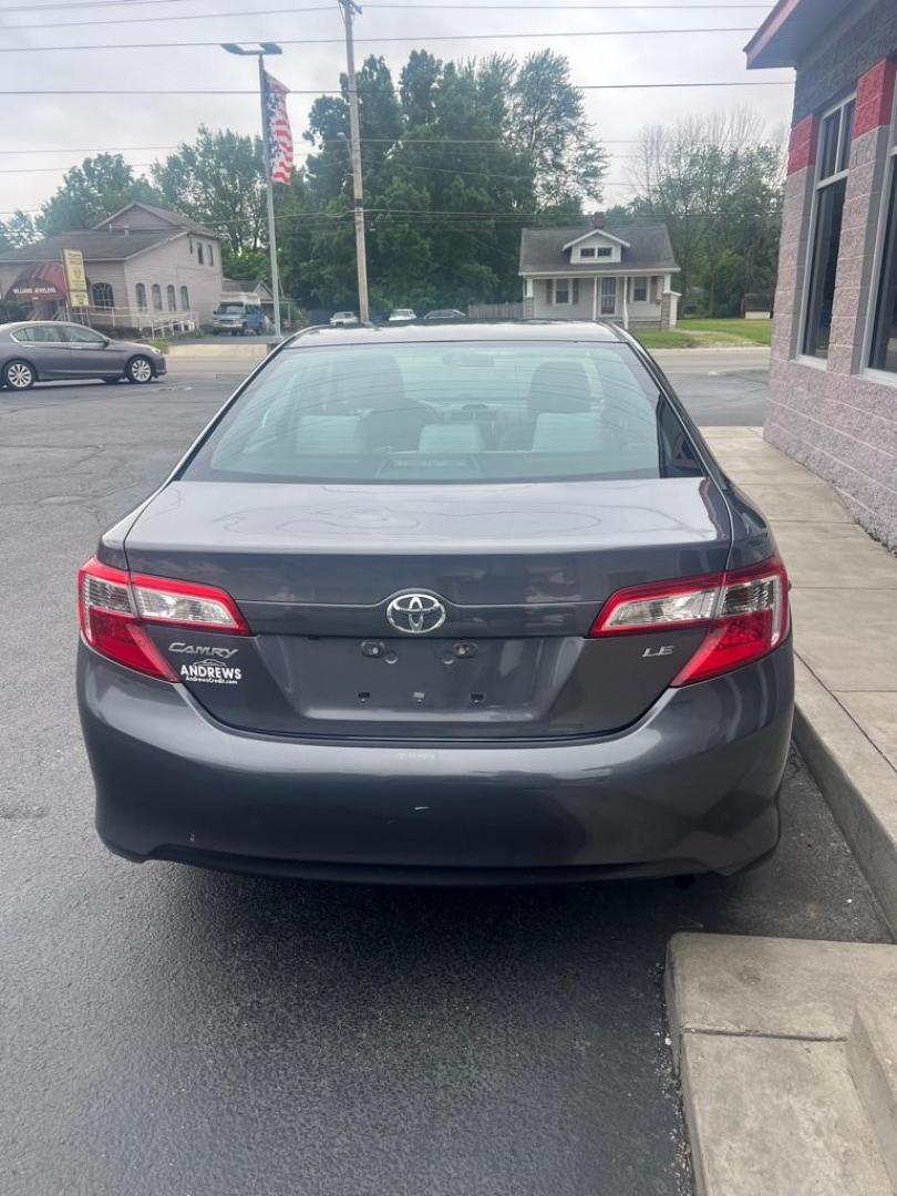 2014 GRAY TOYOTA CAMRY L (4T1BF1FK7EU) with an 2.5L engine, Automatic transmission, located at 3100 Covert Avenue, Evansville, IN, 47714, (812) 473-4492, 37.955418, -87.512238 - Photo#3