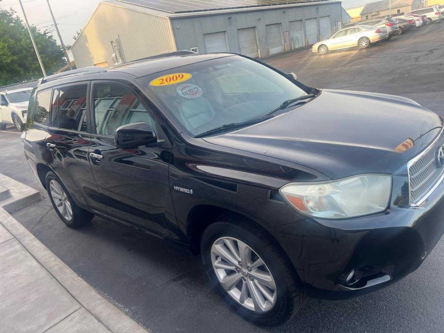 2009 BLACK TOYOTA HIGHLANDER HYBRID LIMITED (JTEEW44A892) with an 3.3L engine, Continuously Variable transmission, located at 3100 Covert Avenue, Evansville, IN, 47714, (812) 473-4492, 37.955418, -87.512238 - Photo#2