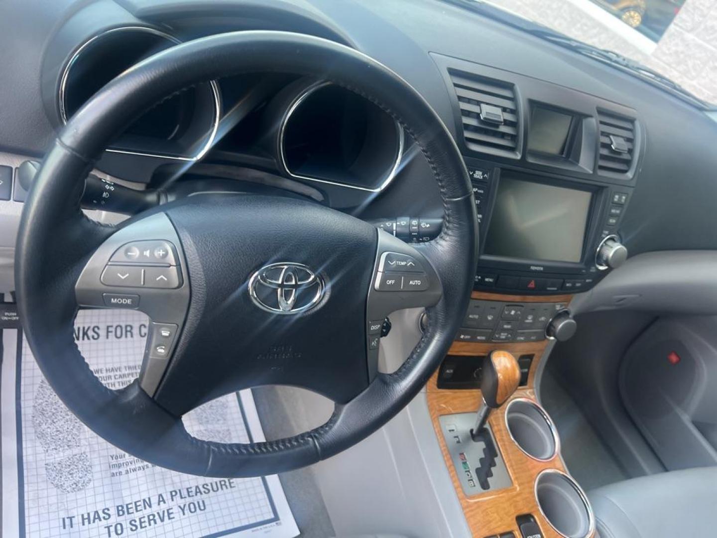 2009 BLACK TOYOTA HIGHLANDER HYBRID LIMITED (JTEEW44A892) with an 3.3L engine, Continuously Variable transmission, located at 3100 Covert Avenue, Evansville, IN, 47714, (812) 473-4492, 37.955418, -87.512238 - Photo#4