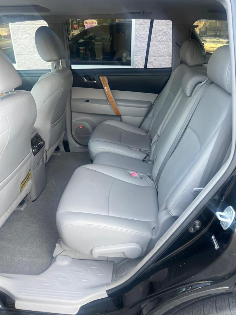 2009 BLACK TOYOTA HIGHLANDER HYBRID LIMITED (JTEEW44A892) with an 3.3L engine, Continuously Variable transmission, located at 3100 Covert Avenue, Evansville, IN, 47714, (812) 473-4492, 37.955418, -87.512238 - Photo#6
