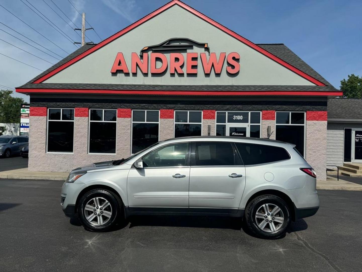 2016 SILVER CHEVROLET TRAVERSE LT (1GNKRHKD9GJ) with an 3.6L engine, Automatic transmission, located at 3100 Covert Avenue, Evansville, IN, 47714, (812) 473-4492, 37.955418, -87.512238 - Photo#0
