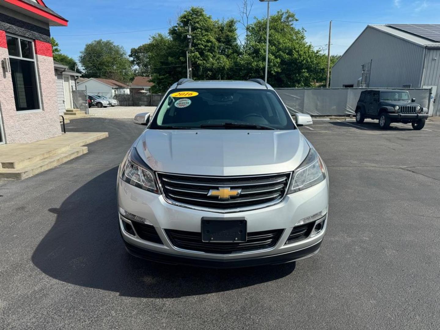 2016 SILVER CHEVROLET TRAVERSE LT (1GNKRHKD9GJ) with an 3.6L engine, Automatic transmission, located at 3100 Covert Avenue, Evansville, IN, 47714, (812) 473-4492, 37.955418, -87.512238 - Photo#1