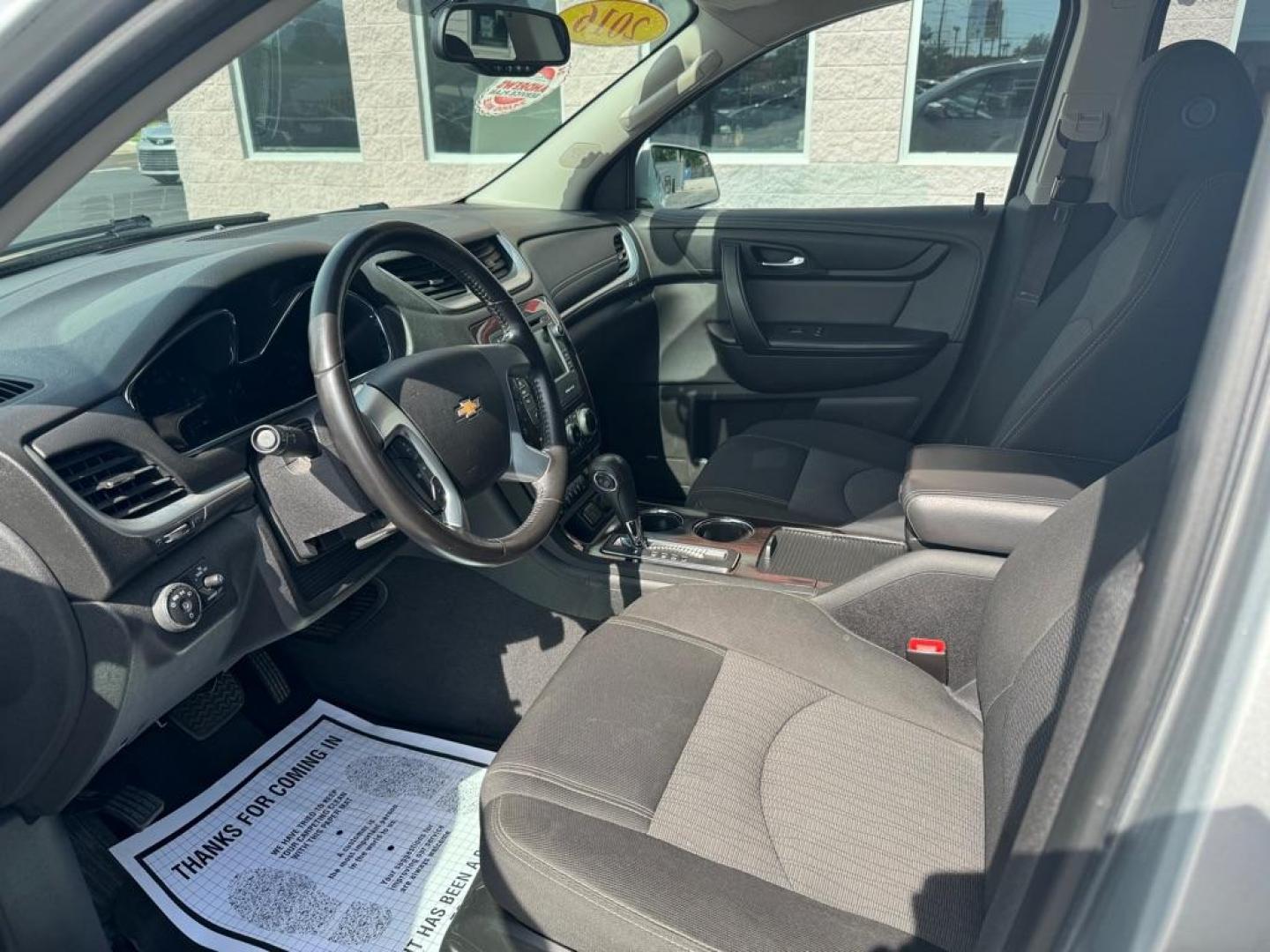 2016 SILVER CHEVROLET TRAVERSE LT (1GNKRHKD9GJ) with an 3.6L engine, Automatic transmission, located at 3100 Covert Avenue, Evansville, IN, 47714, (812) 473-4492, 37.955418, -87.512238 - Photo#4
