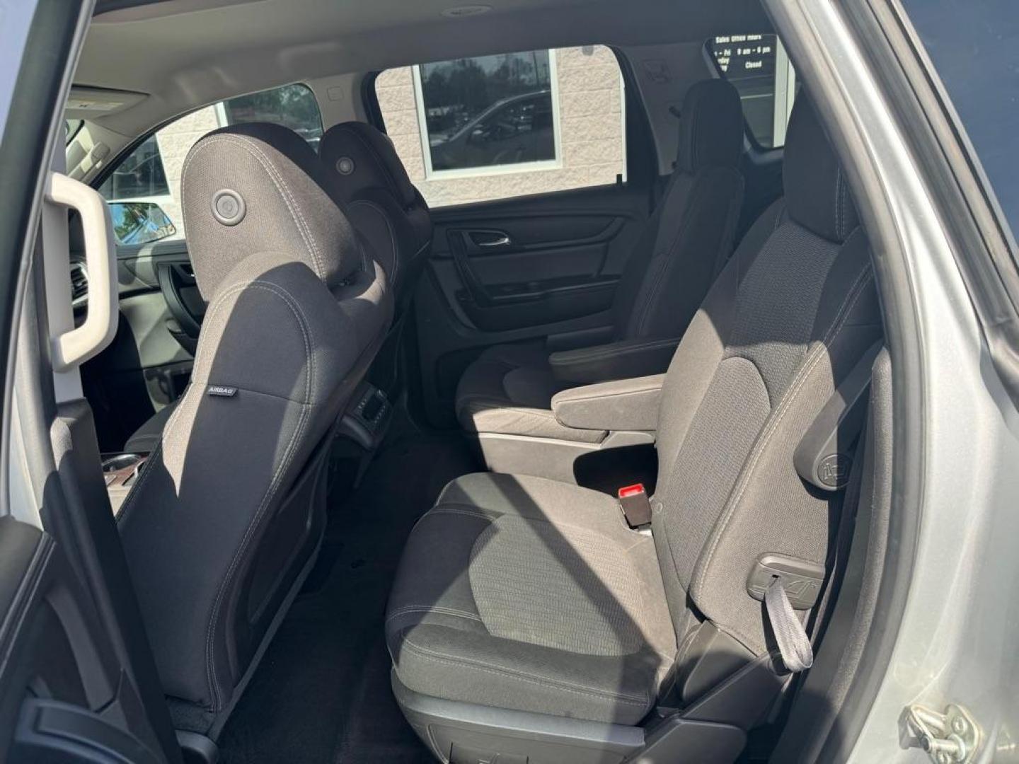 2016 SILVER CHEVROLET TRAVERSE LT (1GNKRHKD9GJ) with an 3.6L engine, Automatic transmission, located at 3100 Covert Avenue, Evansville, IN, 47714, (812) 473-4492, 37.955418, -87.512238 - Photo#5