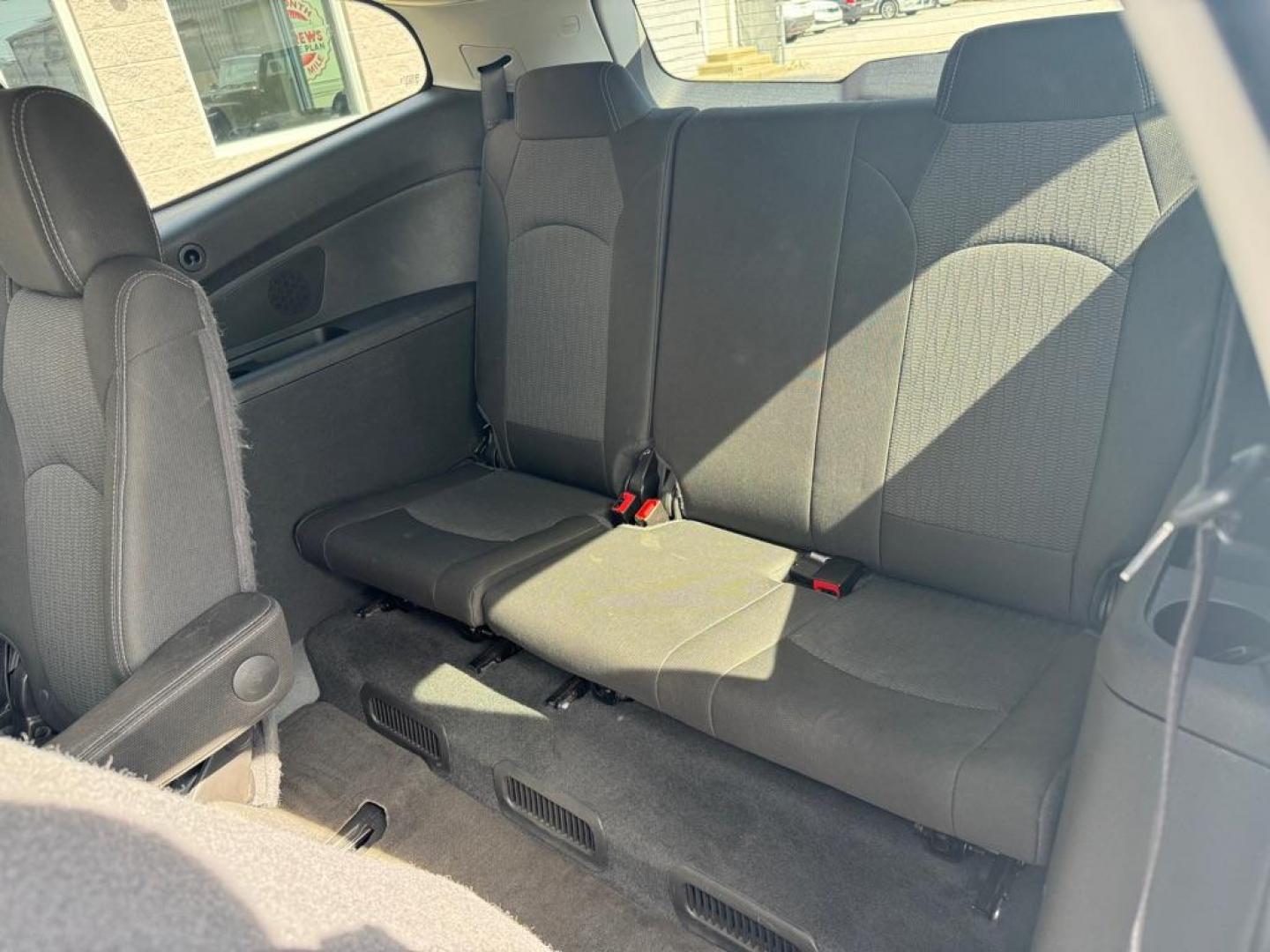 2016 SILVER CHEVROLET TRAVERSE LT (1GNKRHKD9GJ) with an 3.6L engine, Automatic transmission, located at 3100 Covert Avenue, Evansville, IN, 47714, (812) 473-4492, 37.955418, -87.512238 - Photo#6
