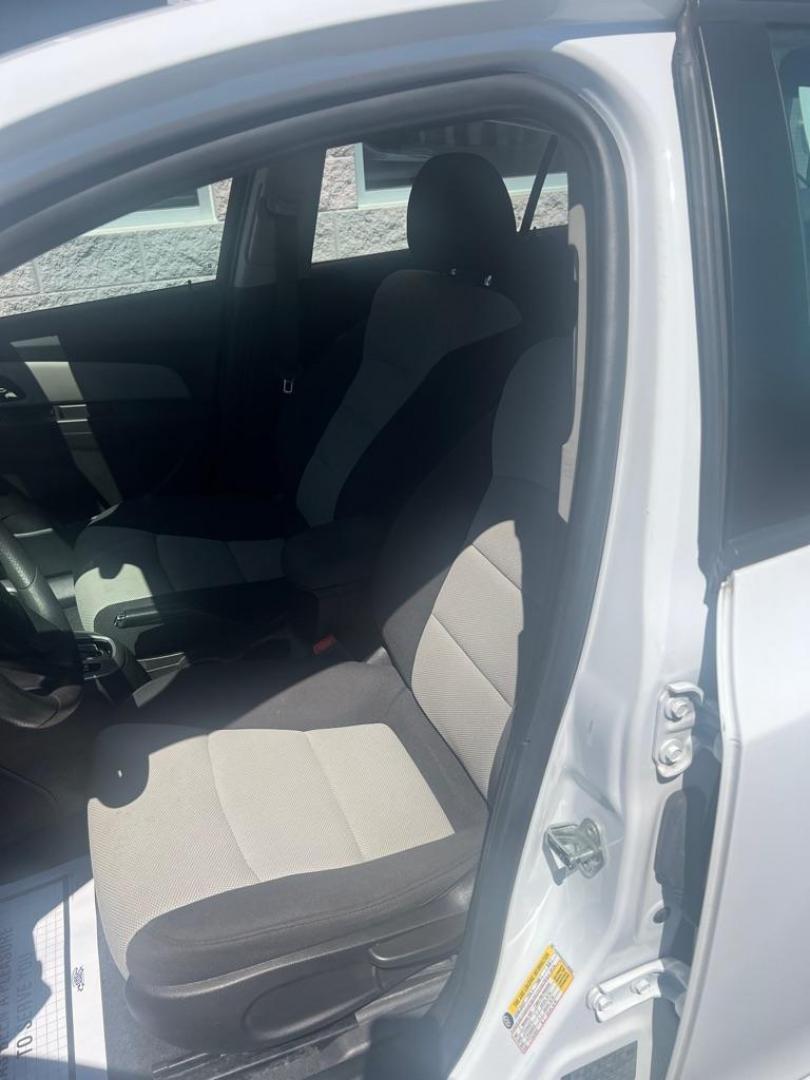 2016 WHITE CHEVROLET CRUZE LIMITED LS (1G1PC5SH7G7) with an 1.8L engine, Automatic transmission, located at 3100 Covert Avenue, Evansville, IN, 47714, (812) 473-4492, 37.955418, -87.512238 - Photo#5