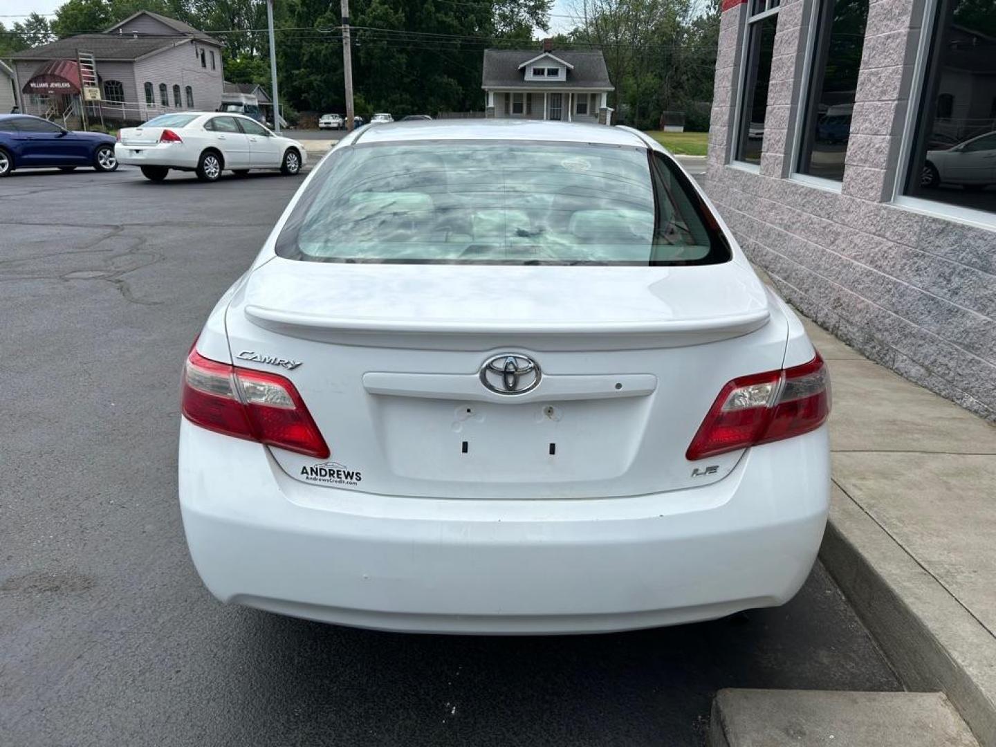 2009 WHITE TOYOTA CAMRY BASE (4T4BE46K89R) with an 2.4L engine, Automatic transmission, located at 3100 Covert Avenue, Evansville, IN, 47714, (812) 473-4492, 37.955418, -87.512238 - Photo#3