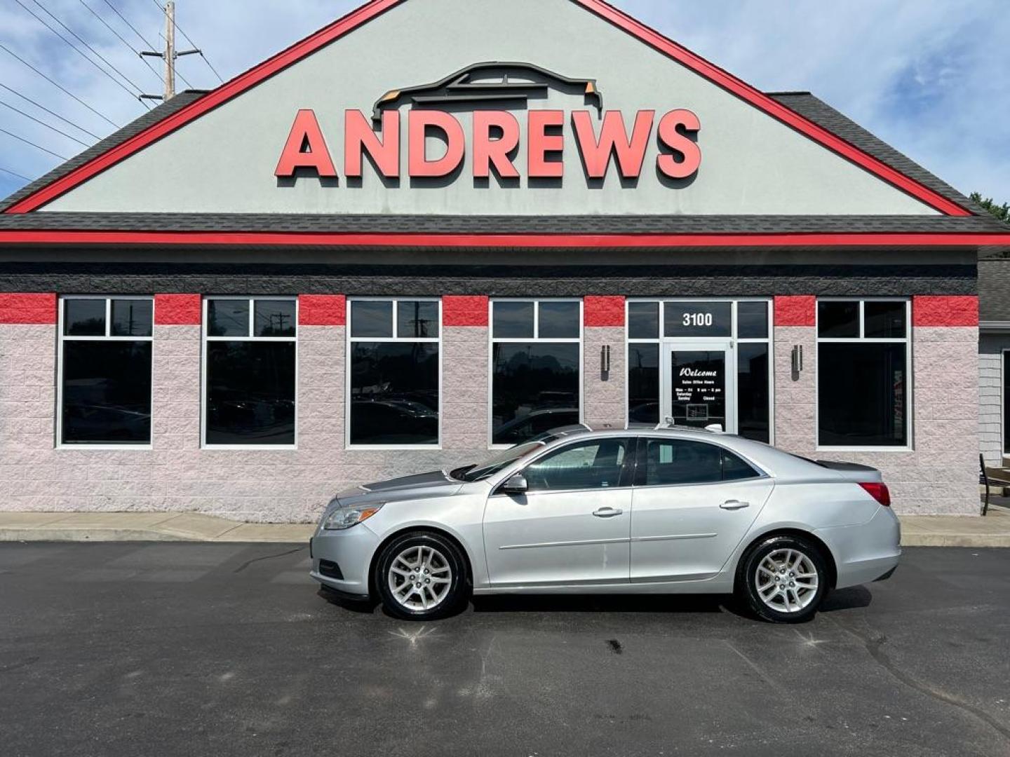 2013 SILVER CHEVROLET MALIBU 1LT (1G11C5SA2DF) with an 2.5L engine, Automatic transmission, located at 3100 Covert Avenue, Evansville, IN, 47714, (812) 473-4492, 37.955418, -87.512238 - Photo#0
