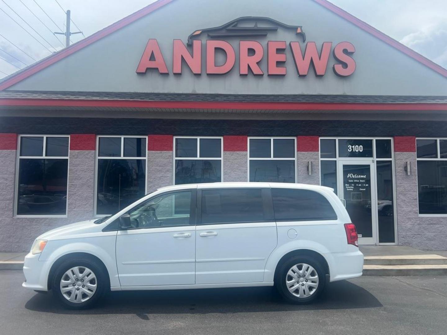 2014 WHITE DODGE GRAND CARAVAN SE (2C4RDGBG8ER) with an 3.6L engine, Automatic transmission, located at 3100 Covert Avenue, Evansville, IN, 47714, (812) 473-4492, 37.955418, -87.512238 - Photo#0
