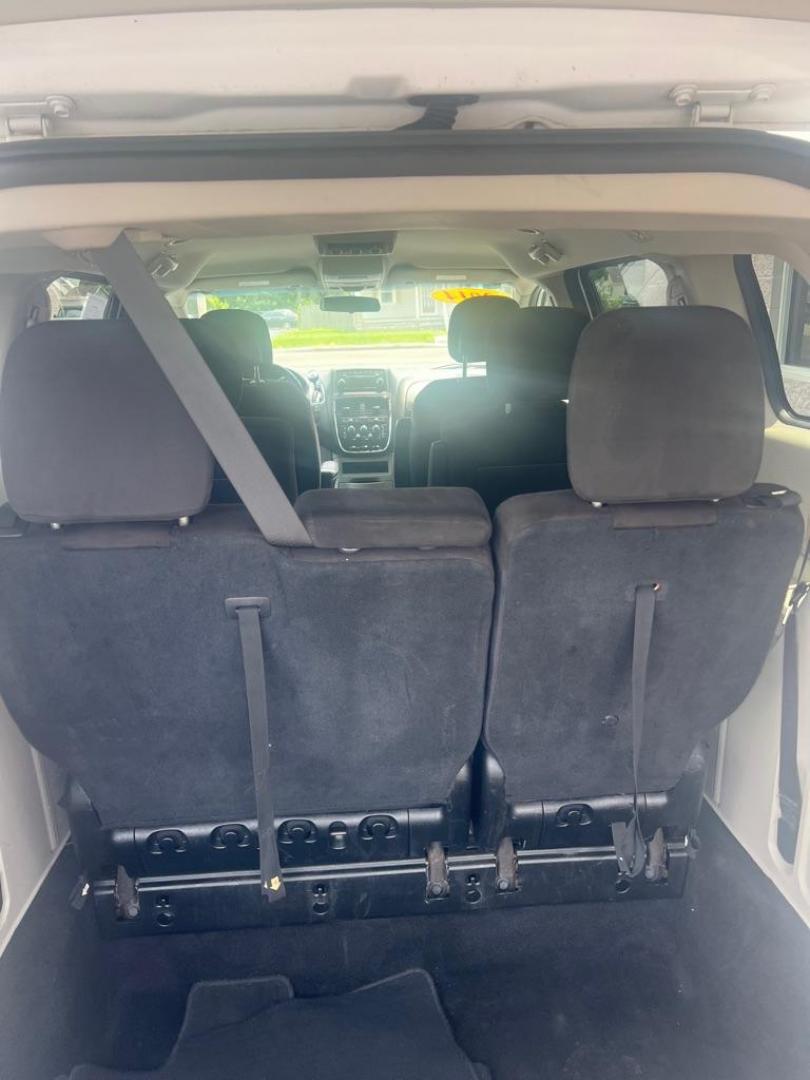 2014 WHITE DODGE GRAND CARAVAN SE (2C4RDGBG8ER) with an 3.6L engine, Automatic transmission, located at 3100 Covert Avenue, Evansville, IN, 47714, (812) 473-4492, 37.955418, -87.512238 - Photo#8