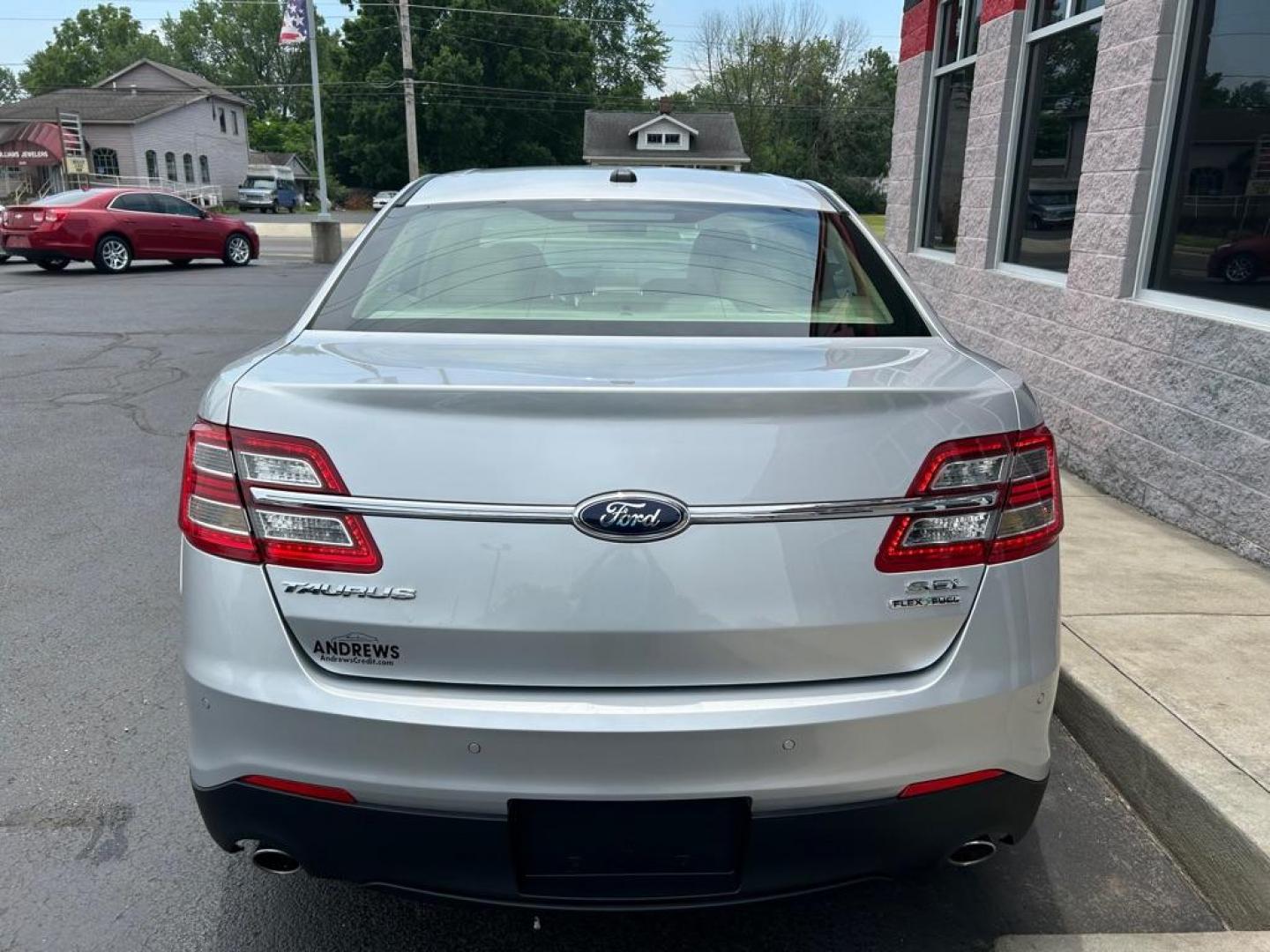 2013 SILVER FORD TAURUS SEL (1FAHP2E81DG) with an 3.5L engine, Automatic transmission, located at 3100 Covert Avenue, Evansville, IN, 47714, (812) 473-4492, 37.955418, -87.512238 - Photo#2