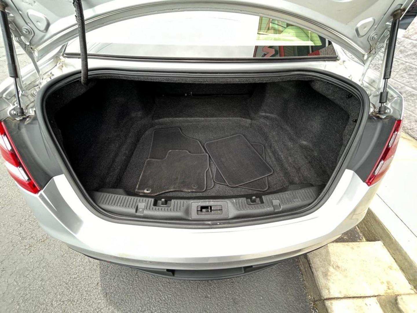 2013 SILVER FORD TAURUS SEL (1FAHP2E81DG) with an 3.5L engine, Automatic transmission, located at 3100 Covert Avenue, Evansville, IN, 47714, (812) 473-4492, 37.955418, -87.512238 - Photo#7