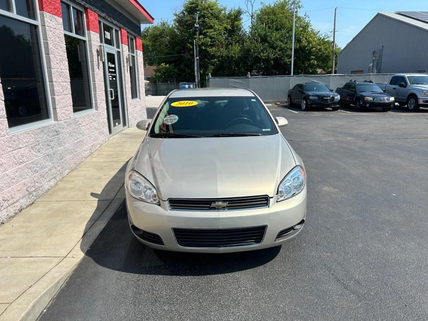 2010 GOLD CHEVROLET IMPALA LT (2G1WB5EK5A1) with an 3.5L engine, Automatic transmission, located at 3100 Covert Avenue, Evansville, IN, 47714, (812) 473-4492, 37.955418, -87.512238 - Photo#1