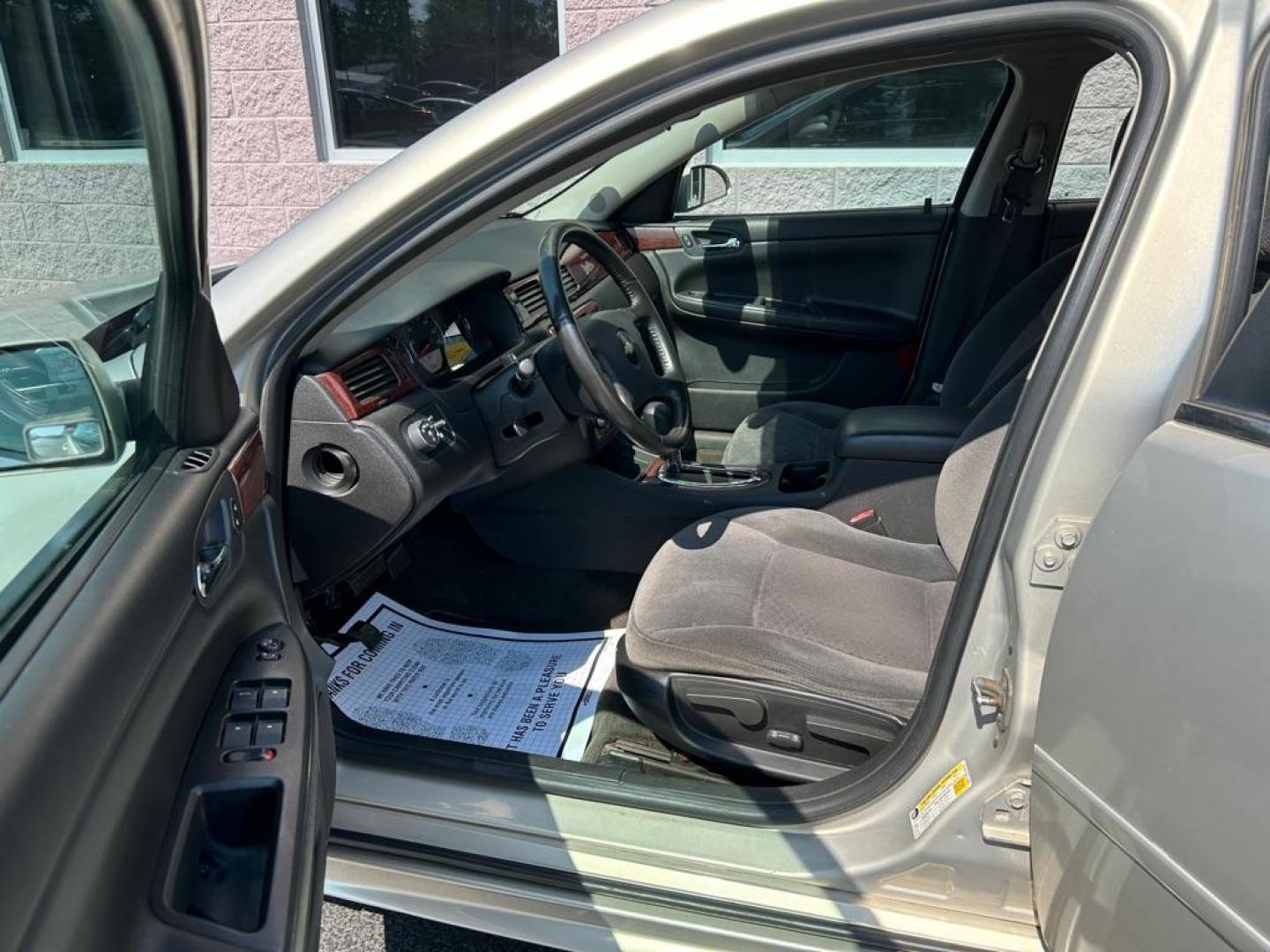 2010 GOLD CHEVROLET IMPALA LT (2G1WB5EK5A1) with an 3.5L engine, Automatic transmission, located at 3100 Covert Avenue, Evansville, IN, 47714, (812) 473-4492, 37.955418, -87.512238 - Photo#6