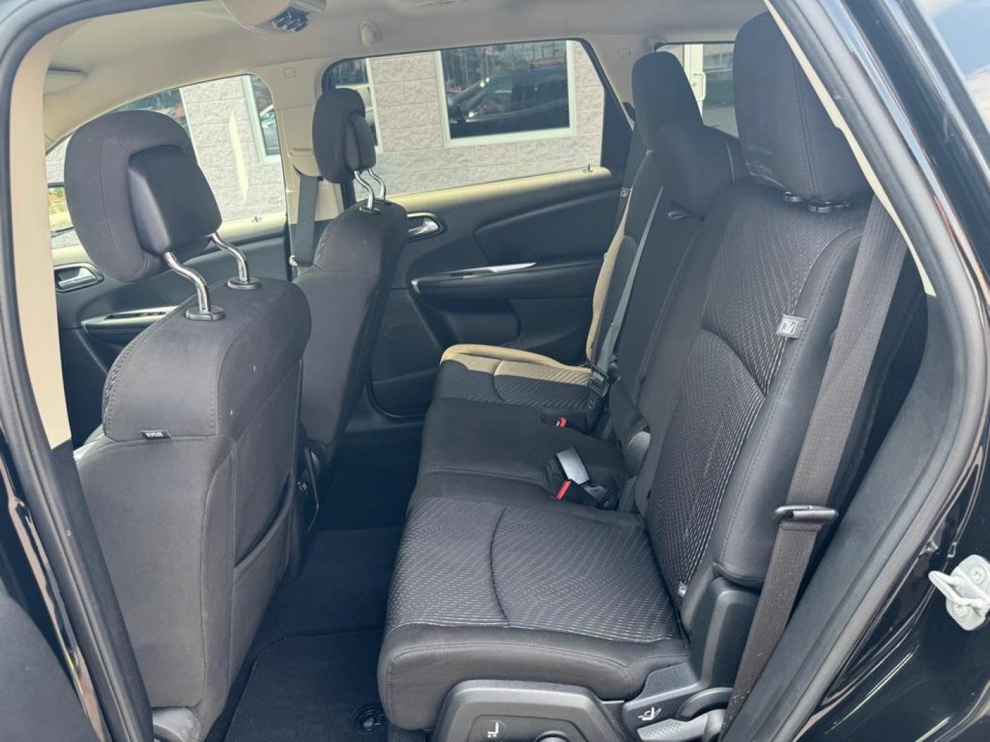 2016 BLACK DODGE JOURNEY SXT (3C4PDCBB2GT) with an 2.4L engine, Automatic transmission, located at 3100 Covert Avenue, Evansville, IN, 47714, (812) 473-4492, 37.955418, -87.512238 - Photo#5