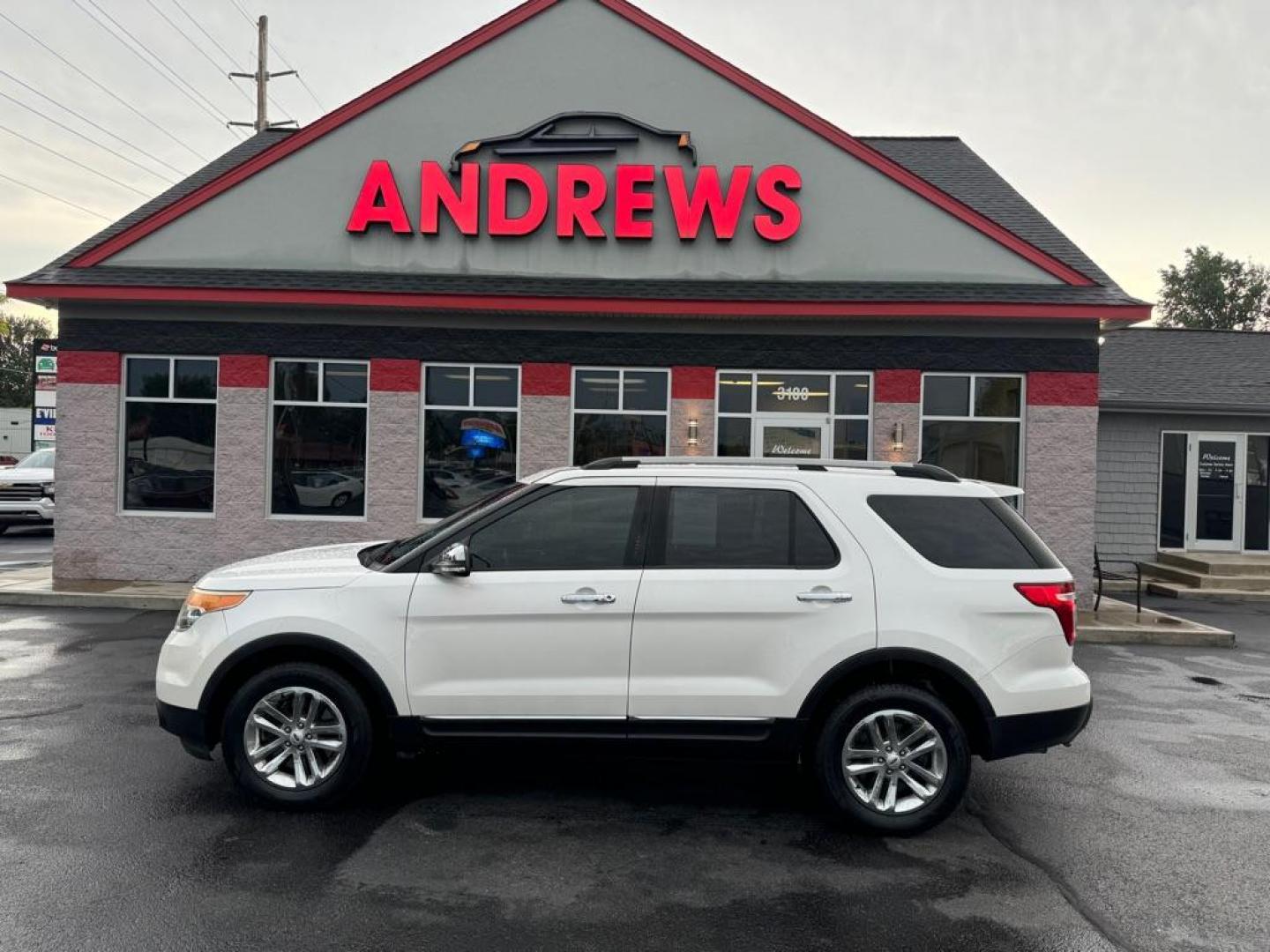 2014 WHITE FORD EXPLORER XLT (1FM5K8D83EG) with an 3.5L engine, Automatic transmission, located at 3100 Covert Avenue, Evansville, IN, 47714, (812) 473-4492, 37.955418, -87.512238 - Photo#0