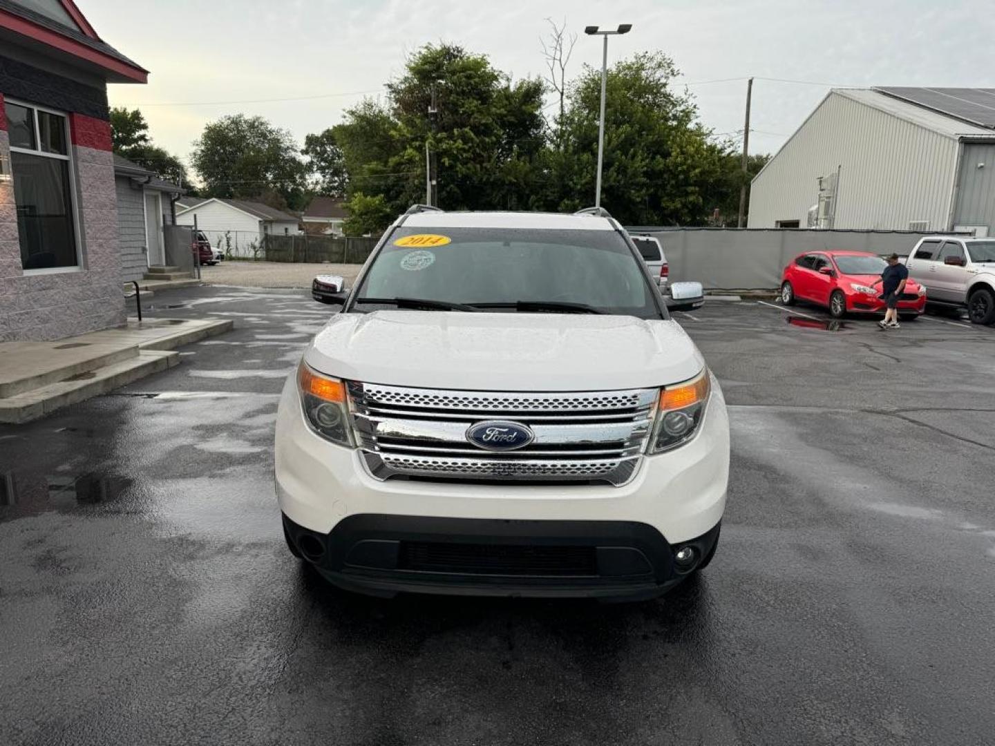 2014 WHITE FORD EXPLORER XLT (1FM5K8D83EG) with an 3.5L engine, Automatic transmission, located at 3100 Covert Avenue, Evansville, IN, 47714, (812) 473-4492, 37.955418, -87.512238 - Photo#1