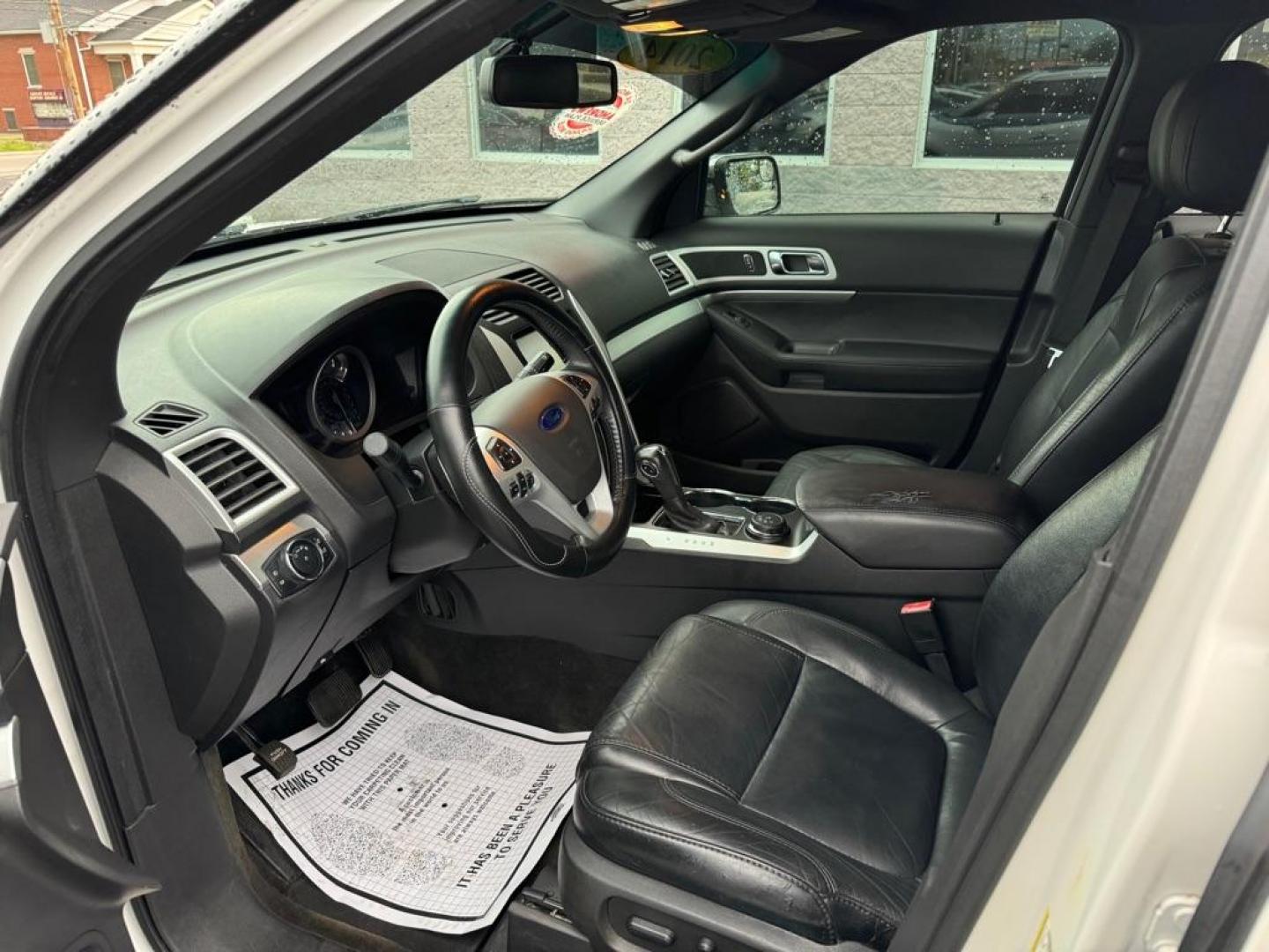 2014 WHITE FORD EXPLORER XLT (1FM5K8D83EG) with an 3.5L engine, Automatic transmission, located at 3100 Covert Avenue, Evansville, IN, 47714, (812) 473-4492, 37.955418, -87.512238 - Photo#4