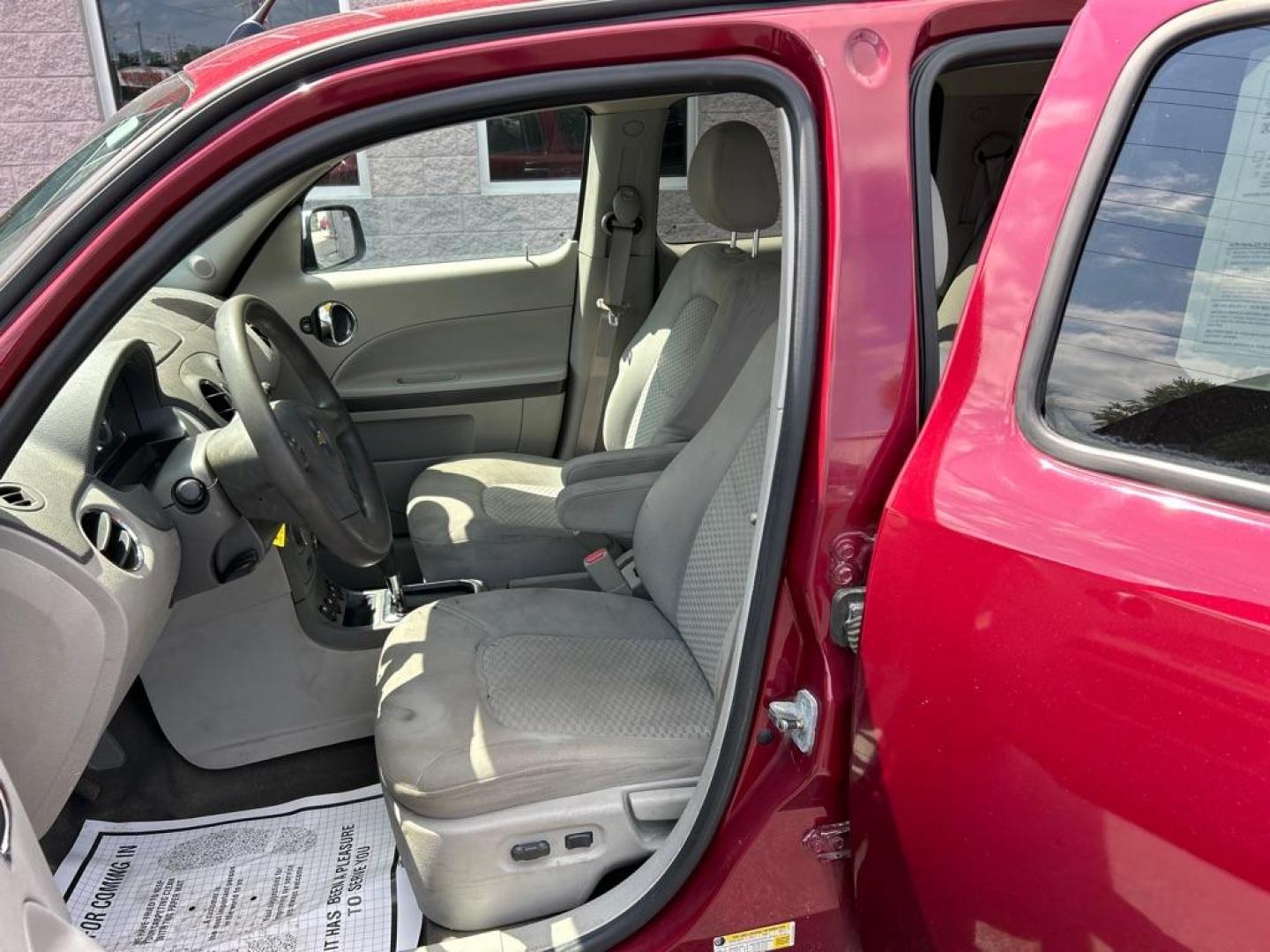 2006 RED CHEVROLET HHR LT (3GNDA23D76S) with an 2.2L engine, Automatic transmission, located at 3100 Covert Avenue, Evansville, IN, 47714, (812) 473-4492, 37.955418, -87.512238 - Photo#5