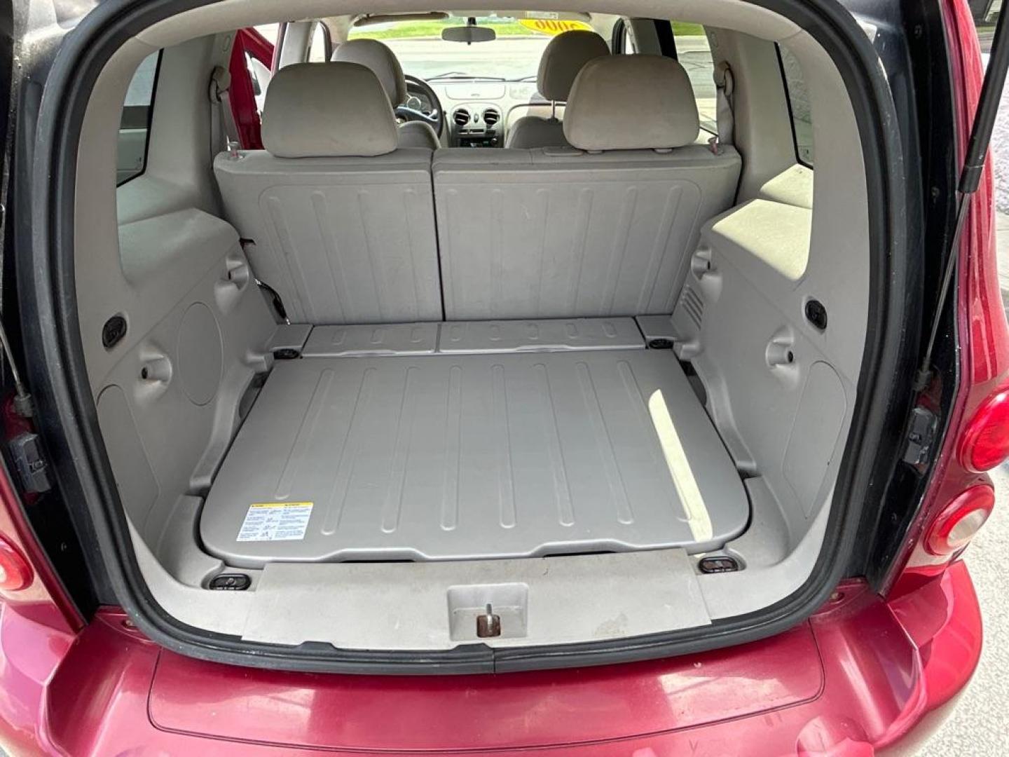 2006 RED CHEVROLET HHR LT (3GNDA23D76S) with an 2.2L engine, Automatic transmission, located at 3100 Covert Avenue, Evansville, IN, 47714, (812) 473-4492, 37.955418, -87.512238 - Photo#7