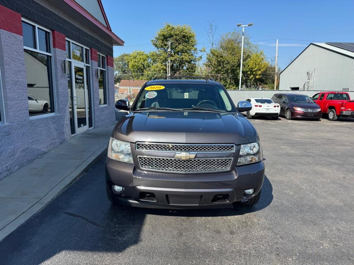 2010 GRAY CHEVROLET AVALANCHE LTZ (3GNVKGE05AG) with an 5.3L engine, Automatic transmission, located at 3100 Covert Avenue, Evansville, IN, 47714, (812) 473-4492, 37.955418, -87.512238 - Photo#1