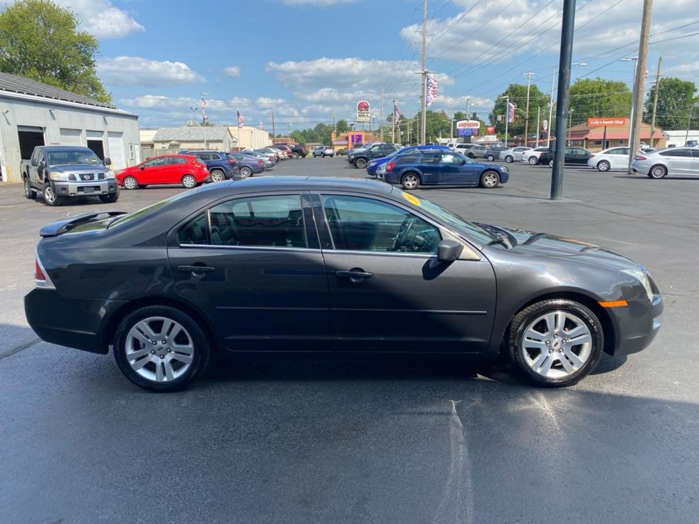 2007 GRAY FORD FUSION SEL (3FAHP08197R) with an 3.0L engine, Automatic transmission, located at 3100 Covert Avenue, Evansville, IN, 47714, (812) 473-4492, 37.955418, -87.512238 - Photo#2