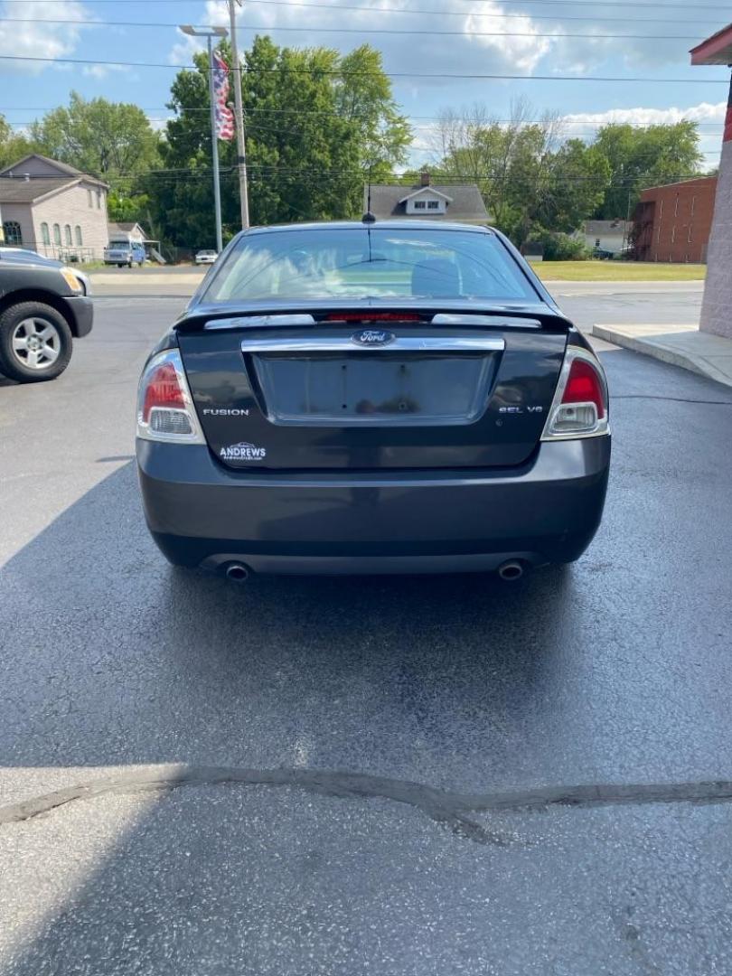 2007 GRAY FORD FUSION SEL (3FAHP08197R) with an 3.0L engine, Automatic transmission, located at 3100 Covert Avenue, Evansville, IN, 47714, (812) 473-4492, 37.955418, -87.512238 - Photo#3
