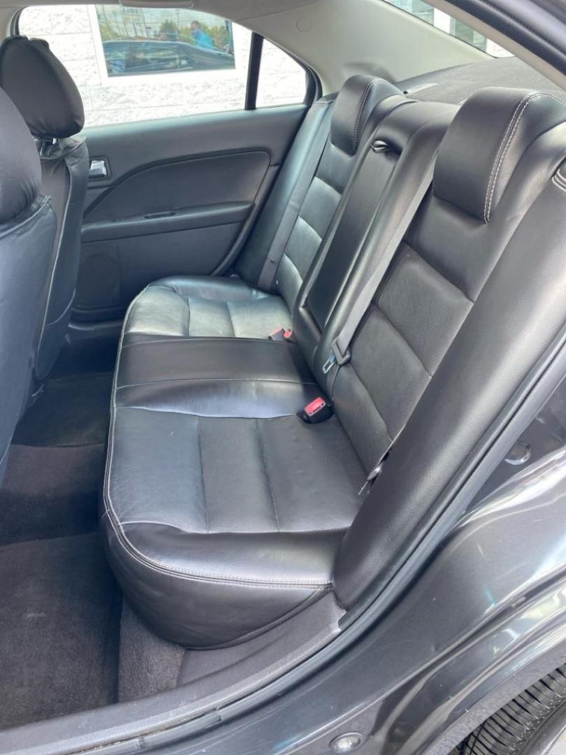 2007 GRAY FORD FUSION SEL (3FAHP08197R) with an 3.0L engine, Automatic transmission, located at 3100 Covert Avenue, Evansville, IN, 47714, (812) 473-4492, 37.955418, -87.512238 - Photo#6
