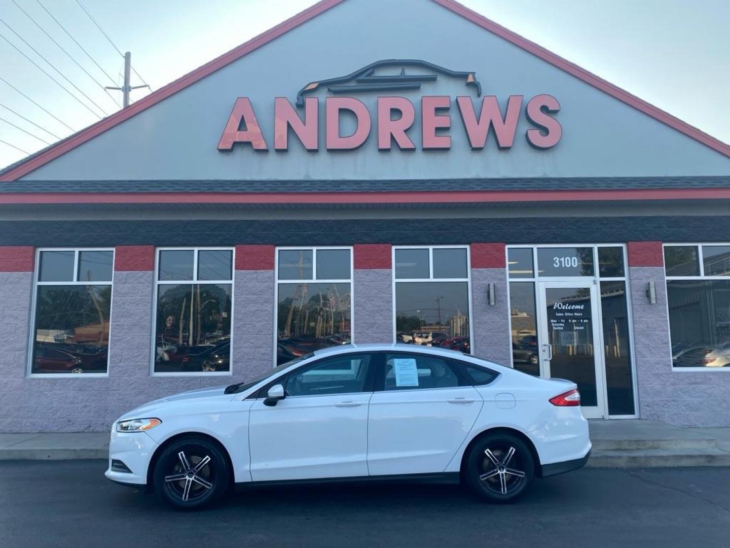 2013 WHITE FORD FUSION S (3FA6P0G74DR) with an 2.5L engine, Automatic transmission, located at 3100 Covert Avenue, Evansville, IN, 47714, (812) 473-4492, 37.955418, -87.512238 - Photo#0
