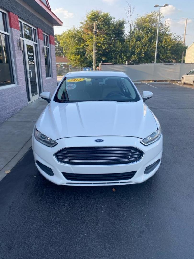 2013 WHITE FORD FUSION S (3FA6P0G74DR) with an 2.5L engine, Automatic transmission, located at 3100 Covert Avenue, Evansville, IN, 47714, (812) 473-4492, 37.955418, -87.512238 - Photo#1