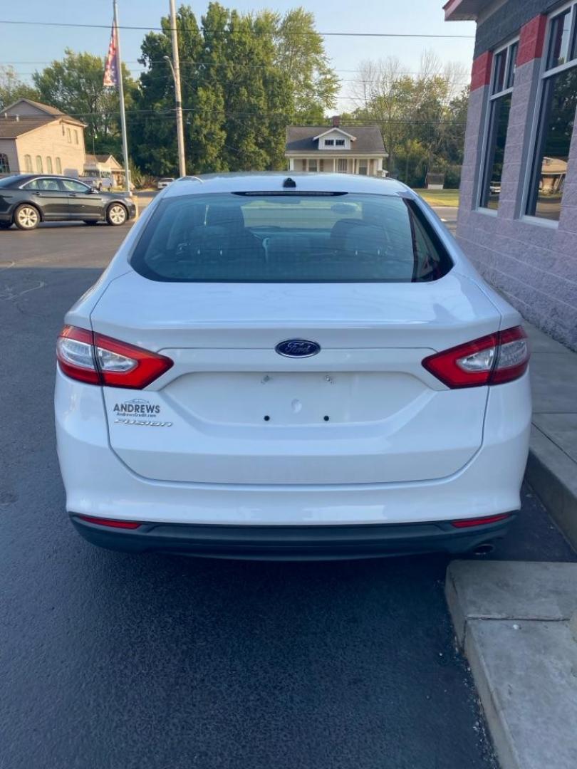 2013 WHITE FORD FUSION S (3FA6P0G74DR) with an 2.5L engine, Automatic transmission, located at 3100 Covert Avenue, Evansville, IN, 47714, (812) 473-4492, 37.955418, -87.512238 - Photo#3
