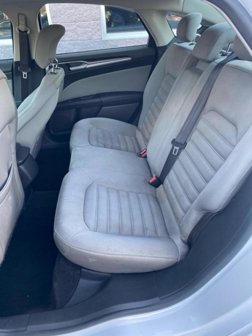2013 WHITE FORD FUSION S (3FA6P0G74DR) with an 2.5L engine, Automatic transmission, located at 3100 Covert Avenue, Evansville, IN, 47714, (812) 473-4492, 37.955418, -87.512238 - Photo#5