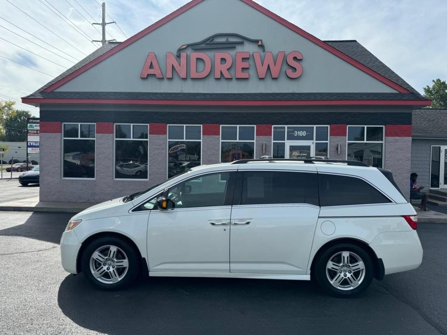 2013 WHITE HONDA ODYSSEY TOURING (5FNRL5H93DB) with an 3.5L engine, Automatic transmission, located at 3100 Covert Avenue, Evansville, IN, 47714, (812) 473-4492, 37.955418, -87.512238 - Photo#0