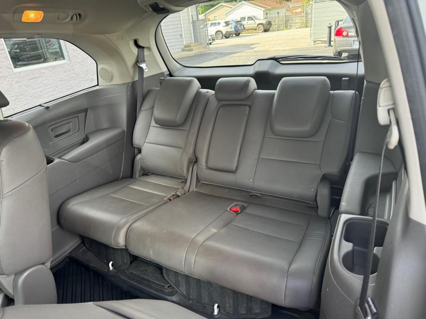 2013 WHITE HONDA ODYSSEY TOURING (5FNRL5H93DB) with an 3.5L engine, Automatic transmission, located at 3100 Covert Avenue, Evansville, IN, 47714, (812) 473-4492, 37.955418, -87.512238 - Photo#6