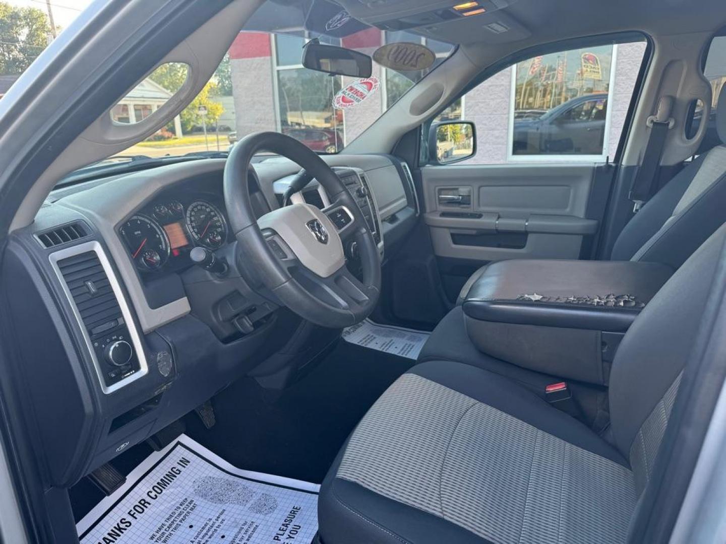 2009 SILVER DODGE RAM 1500 (1D3HV18PX9S) with an 4.7L engine, Automatic transmission, located at 3100 Covert Avenue, Evansville, IN, 47714, (812) 473-4492, 37.955418, -87.512238 - Photo#4