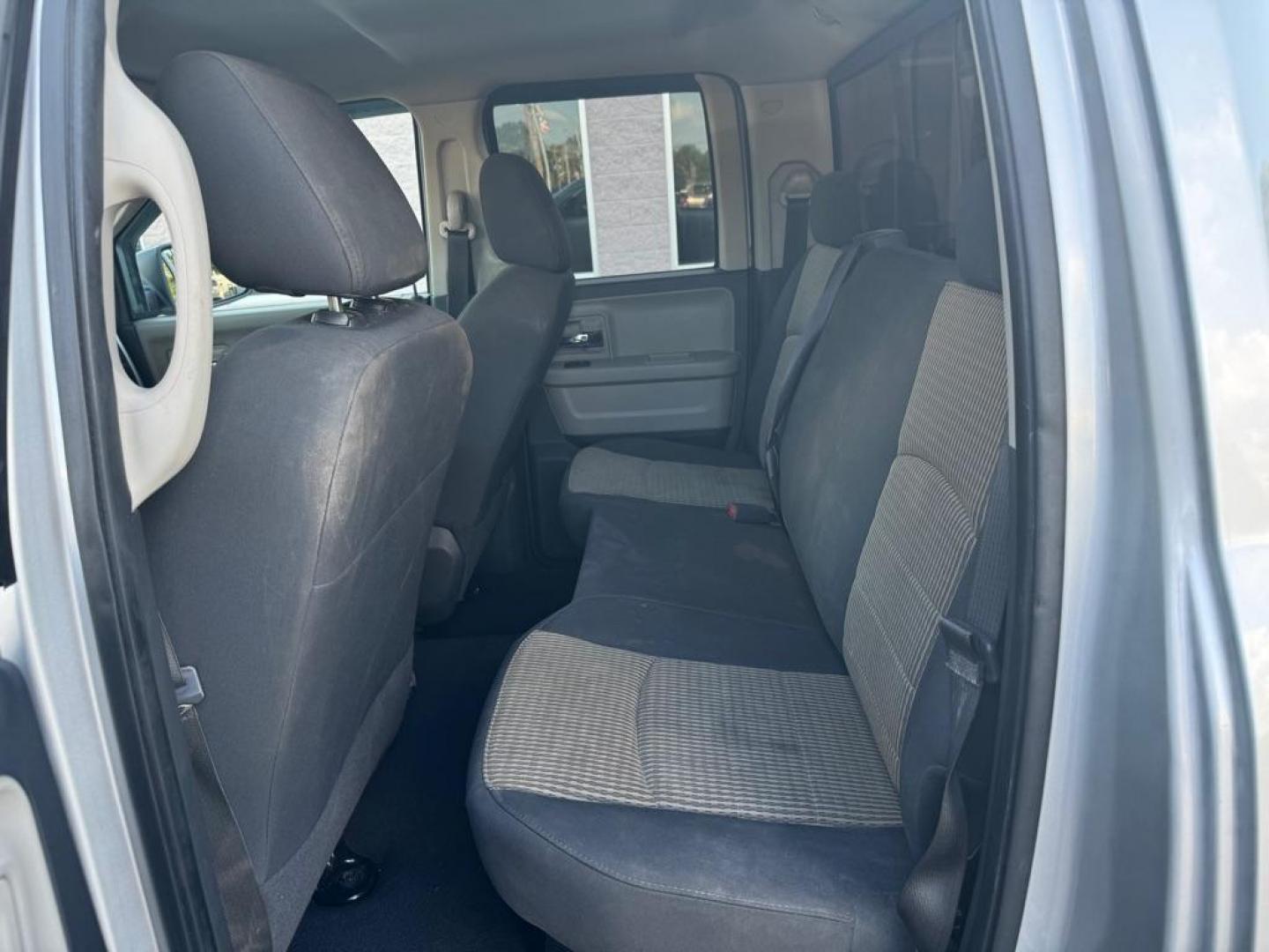 2009 SILVER DODGE RAM 1500 (1D3HV18PX9S) with an 4.7L engine, Automatic transmission, located at 3100 Covert Avenue, Evansville, IN, 47714, (812) 473-4492, 37.955418, -87.512238 - Photo#5