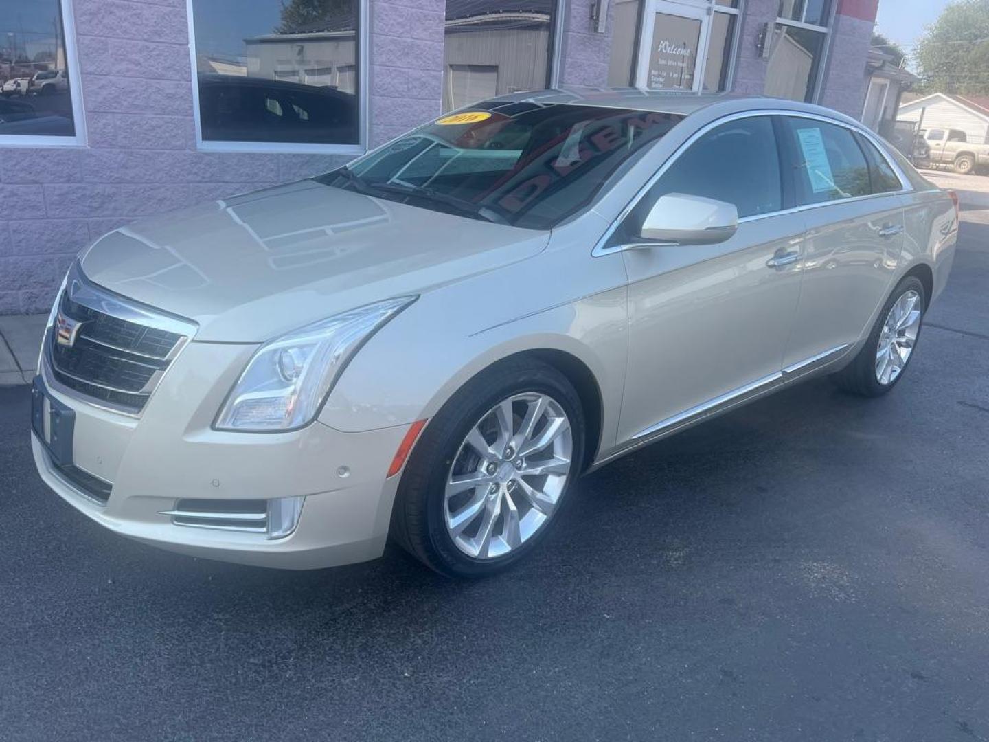 2016 GOLD CADILLAC XTS LUXURY COLLECTION (2G61M5S36G9) with an 3.6L engine, Automatic transmission, located at 3100 Covert Avenue, Evansville, IN, 47714, (812) 473-4492, 37.955418, -87.512238 - Photo#1